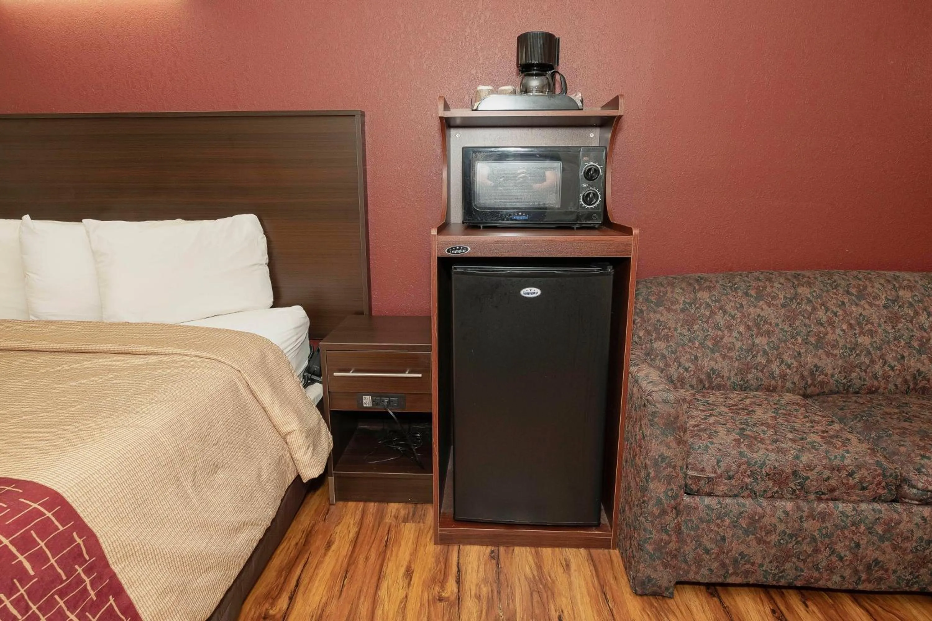 Photo of the whole room in Red Roof Inn Starkville - University