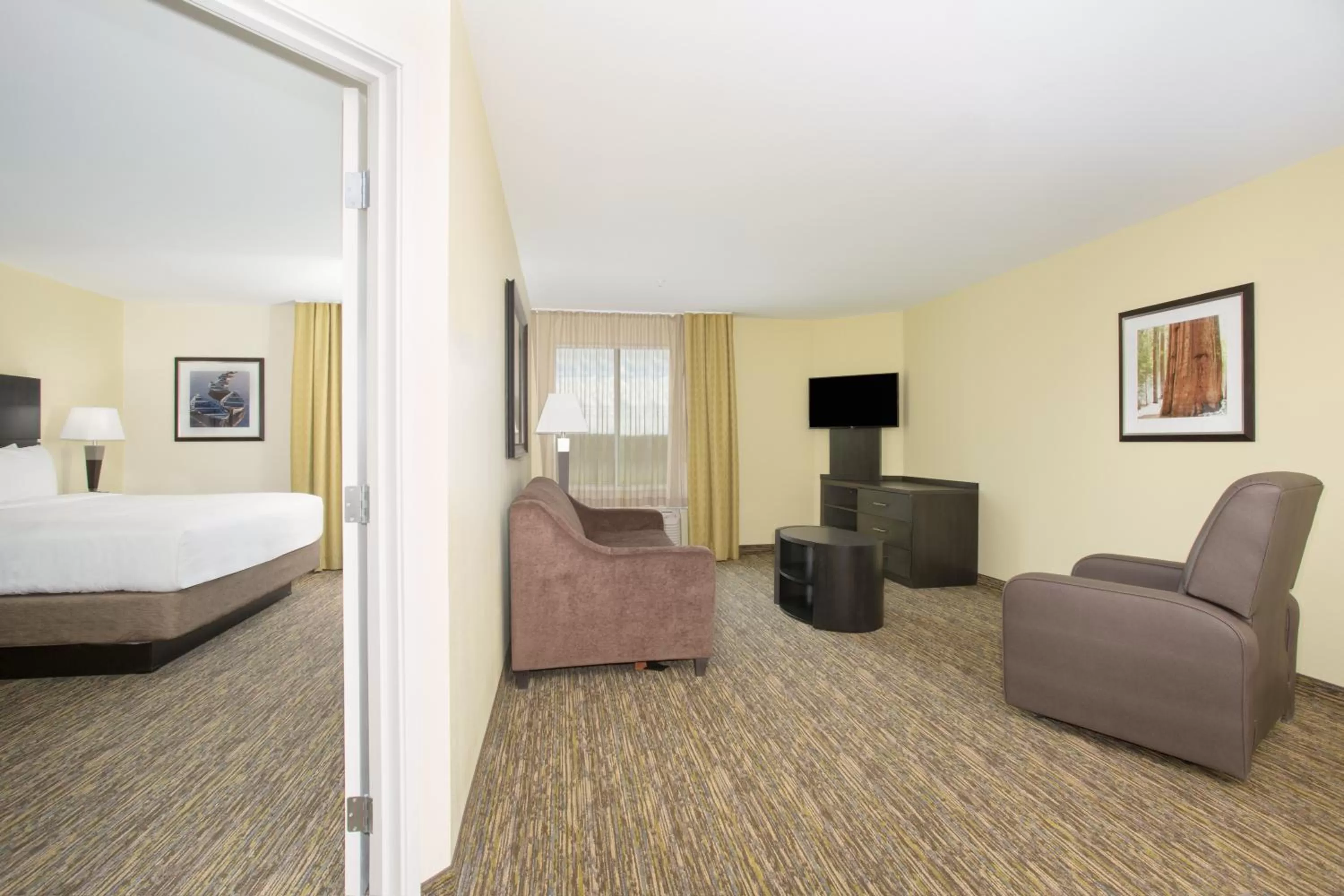 Photo of the whole room, Bed in Candlewood Suites Longmont - Boulder Area by IHG