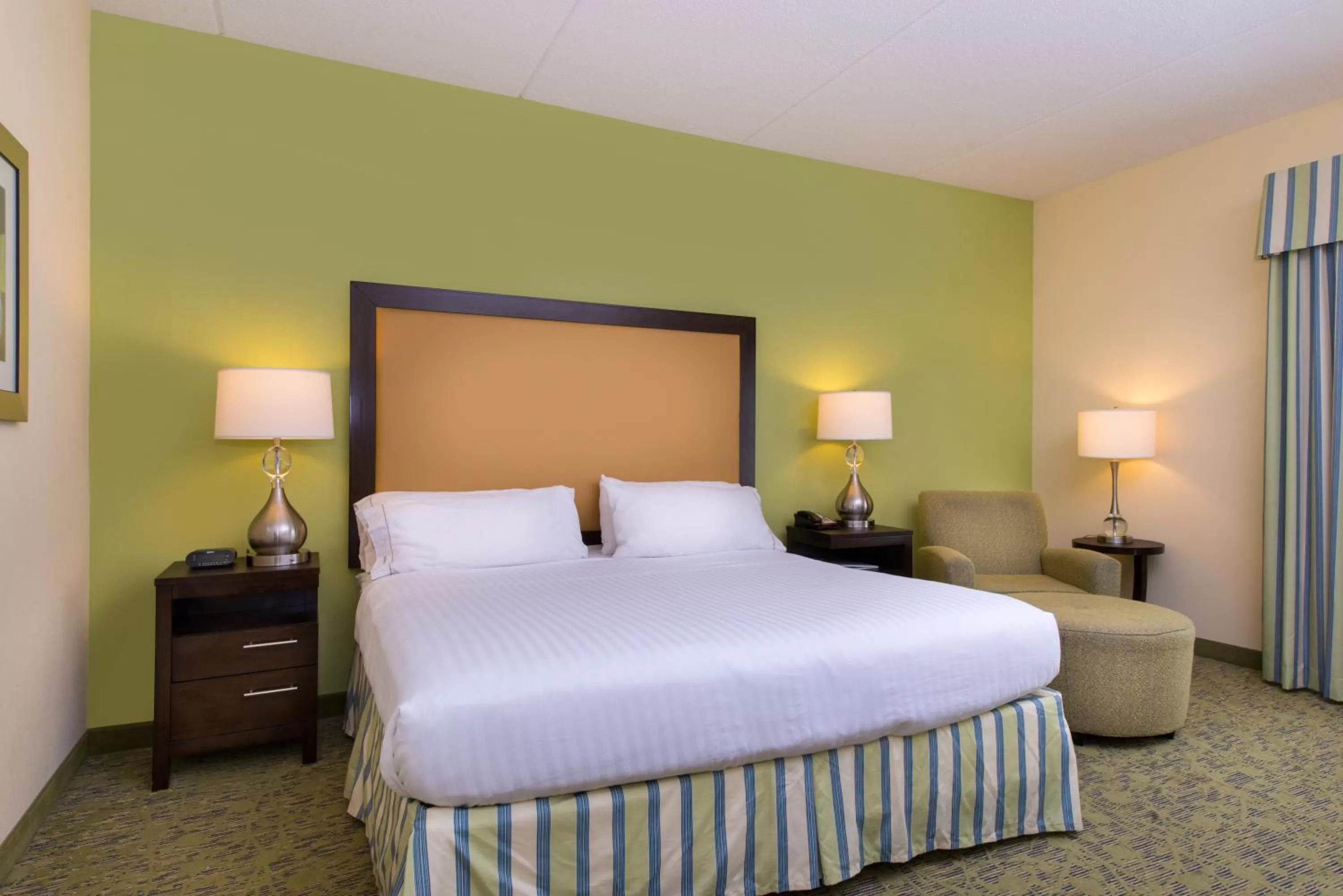 Photo of the whole room, Bed in Holiday Inn Express and Suites Dickson City by IHG