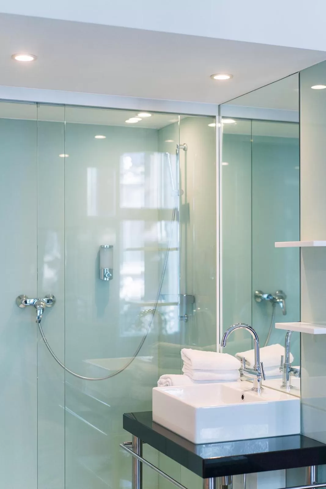 Shower in Smartflats - Pacific Brussels