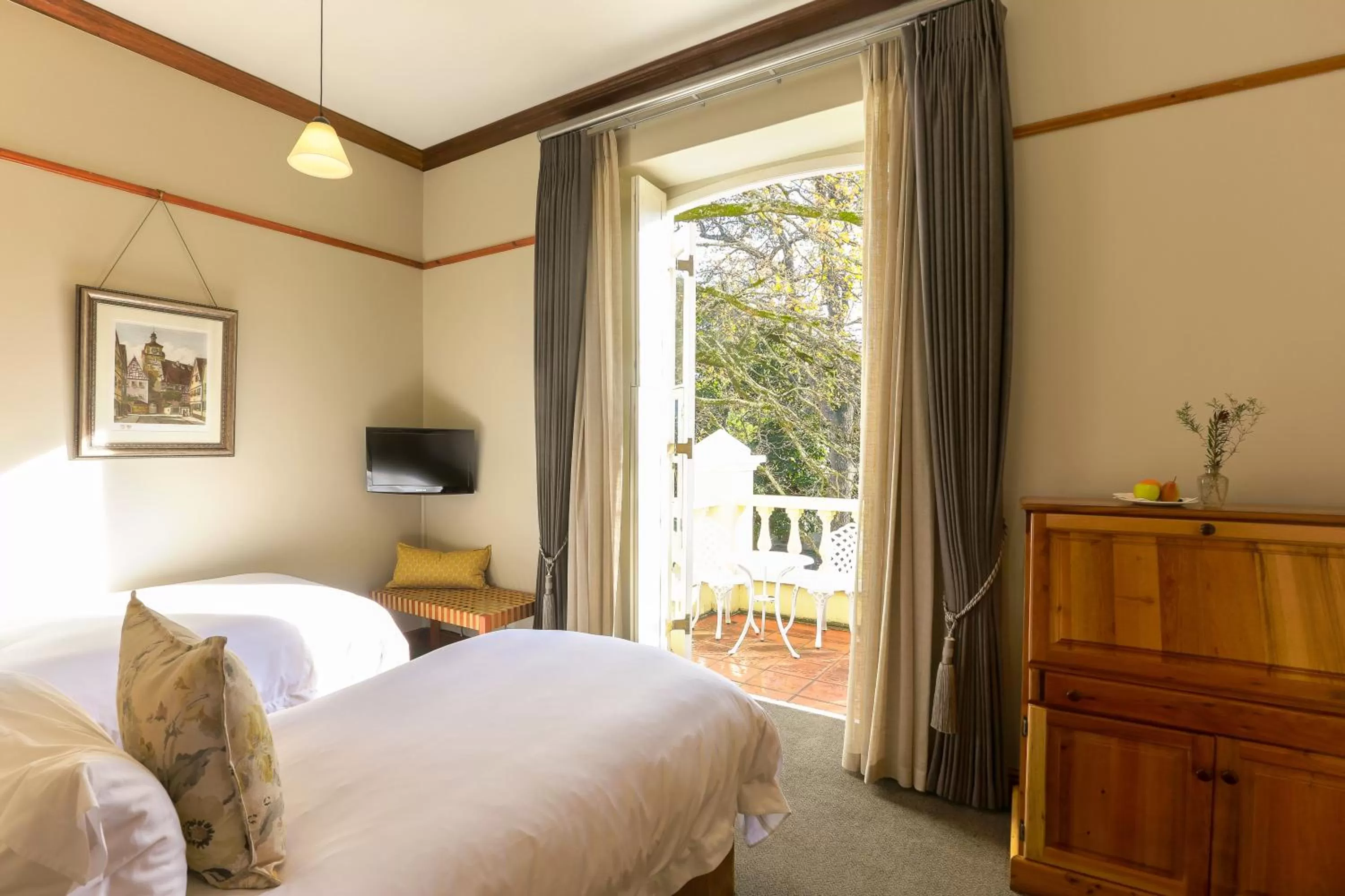 Photo of the whole room, Bed in Eendracht Hotel