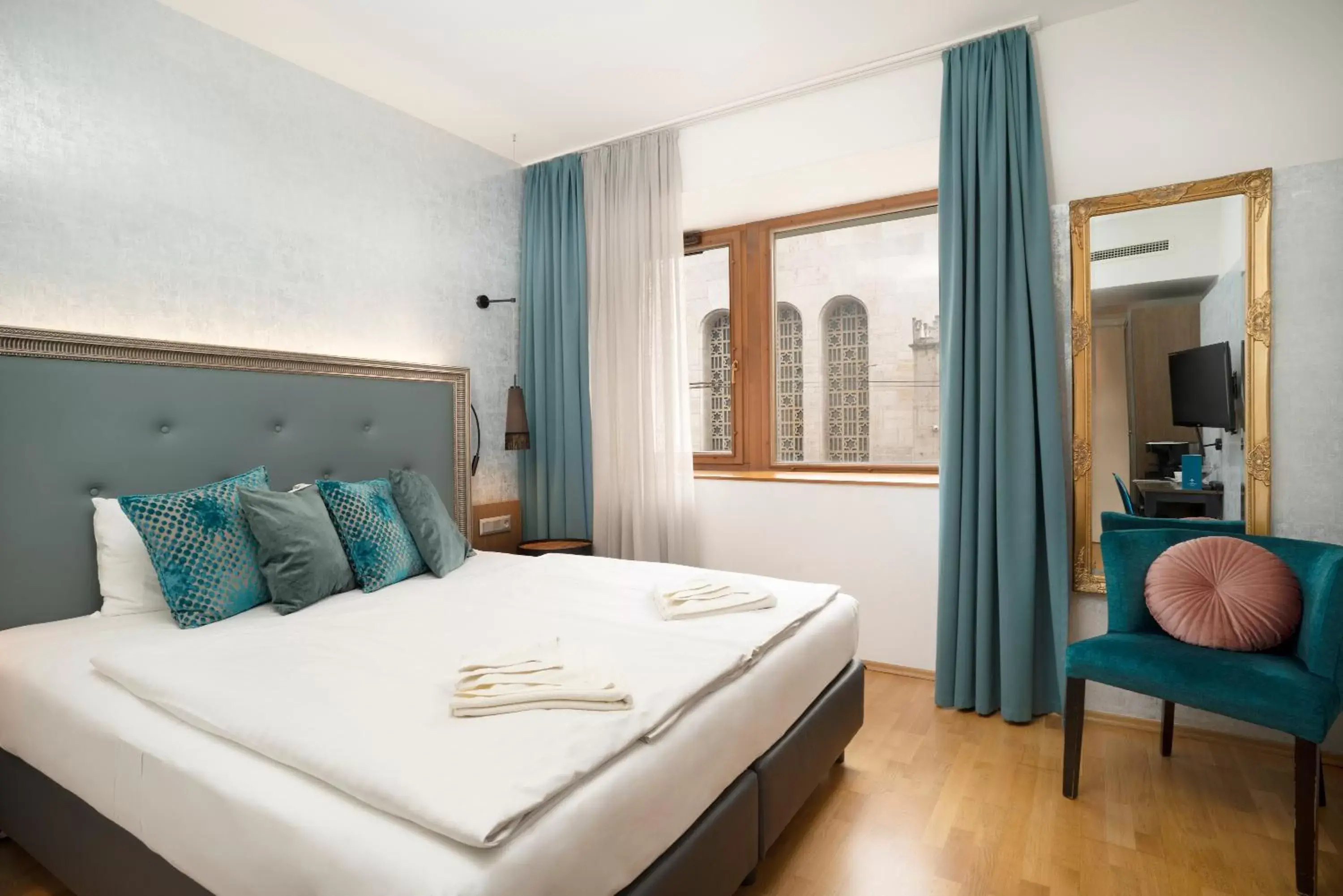 Deluxe Double or Twin Room with Synagogue View - single occupancy in Hotel Memories Budapest Deluxe Double or Twin Room with Synagogue View - single occupancy in Hotel Memories Budapest