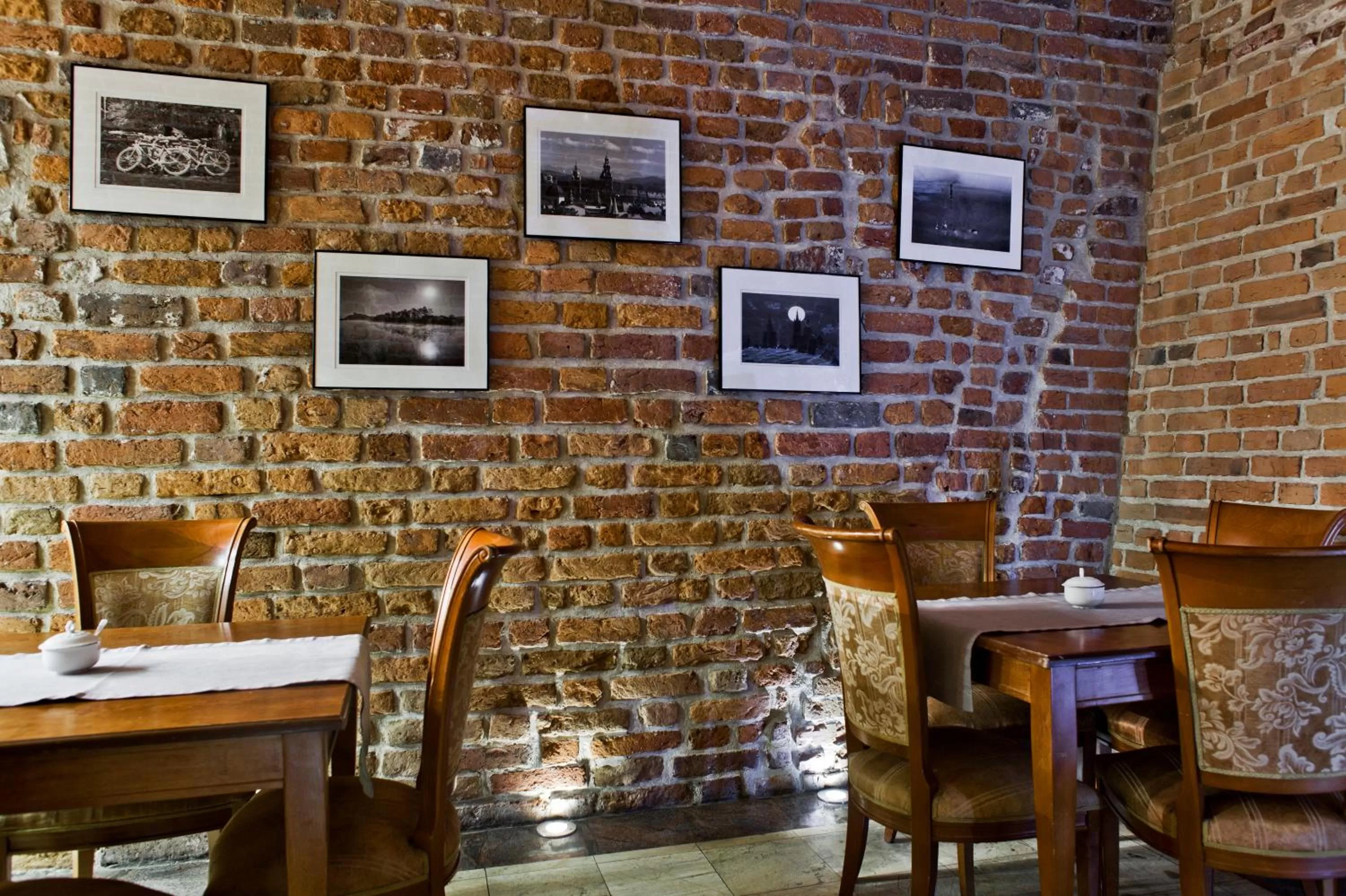 Restaurant/places to eat in Hotel Senacki