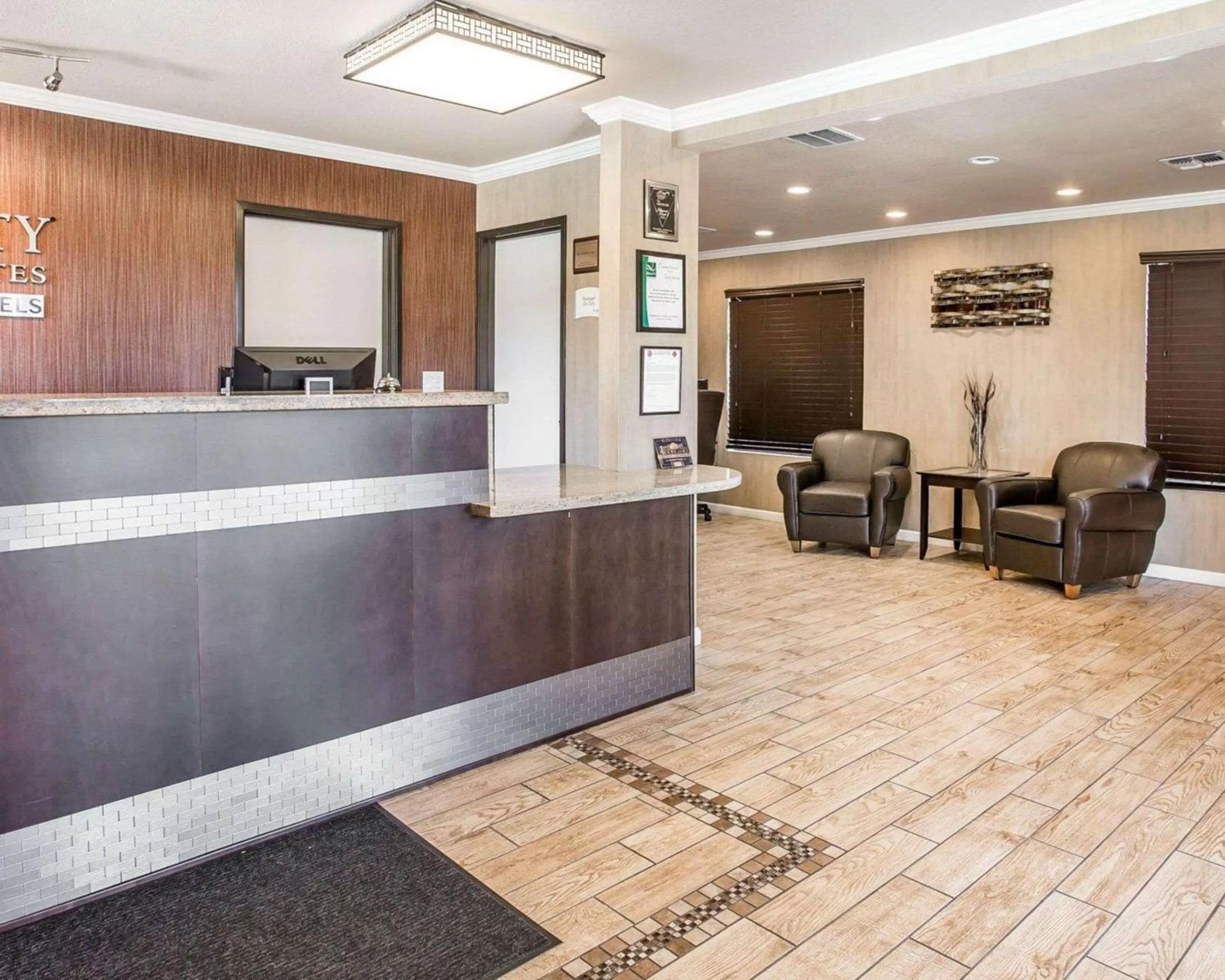 Lobby or reception in Quality Inn & Suites Woodland - Sacramento Airport