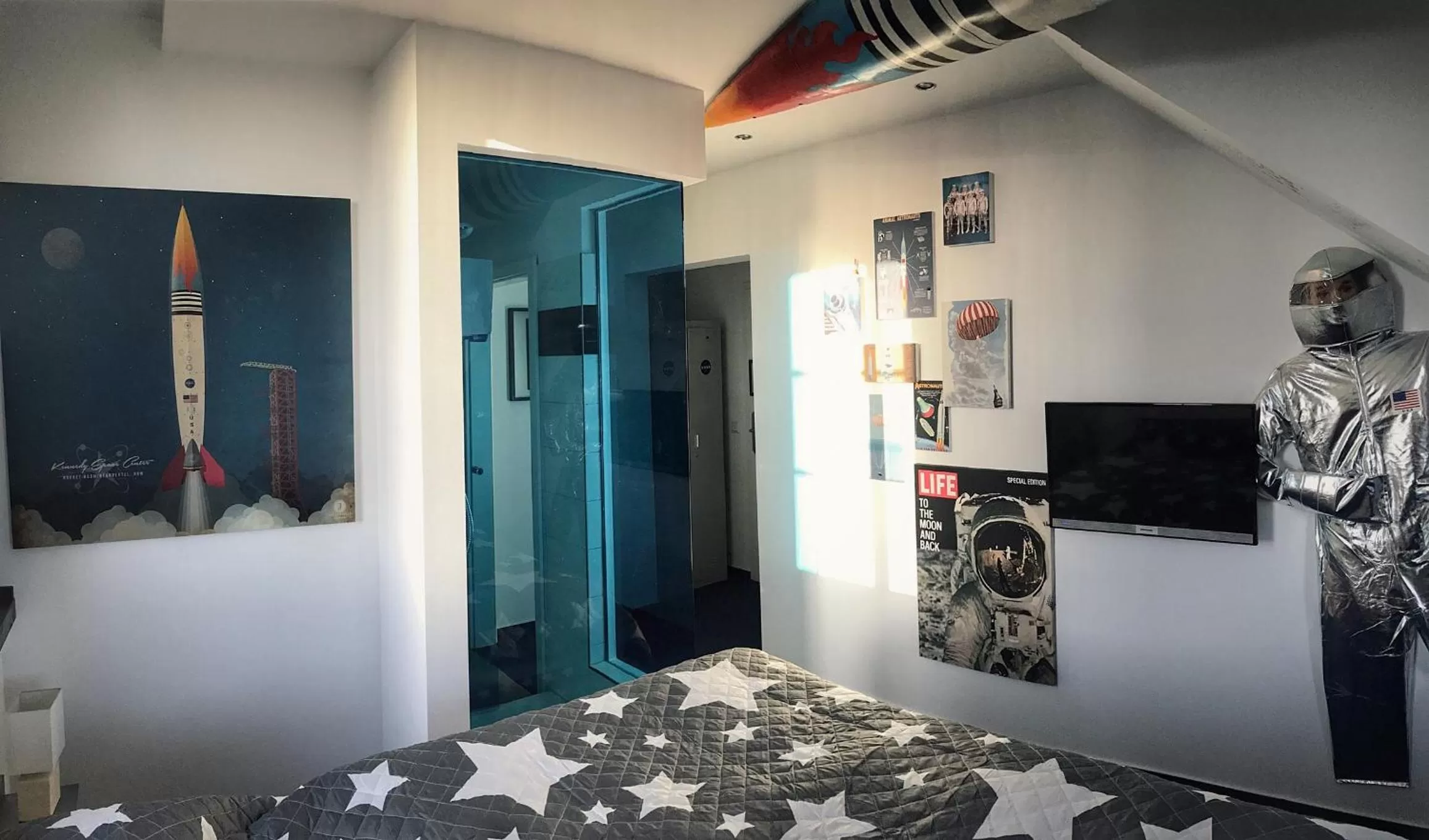 Photo of the whole room, Bed in Road Stop Wuppertal