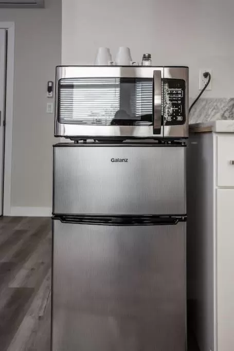 Kitchen/Kitchenette in Luxurious Studio in Heart of San Diego w Cali King