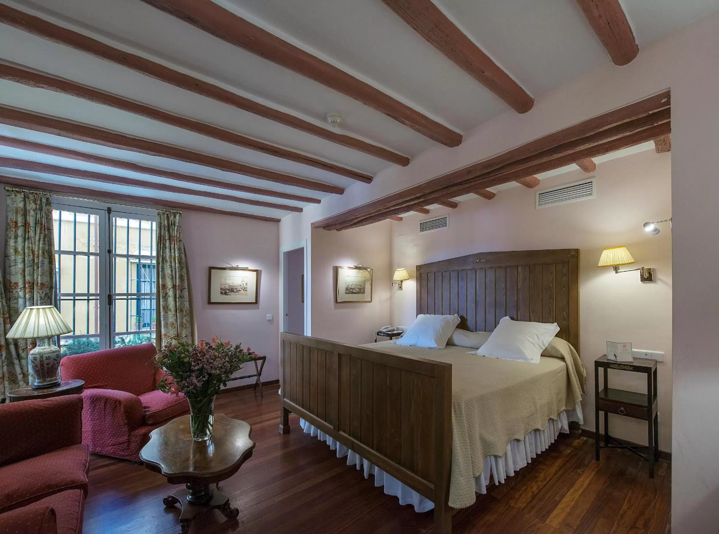 Photo of the whole room, Bed in Hotel Las Casas de la Judería