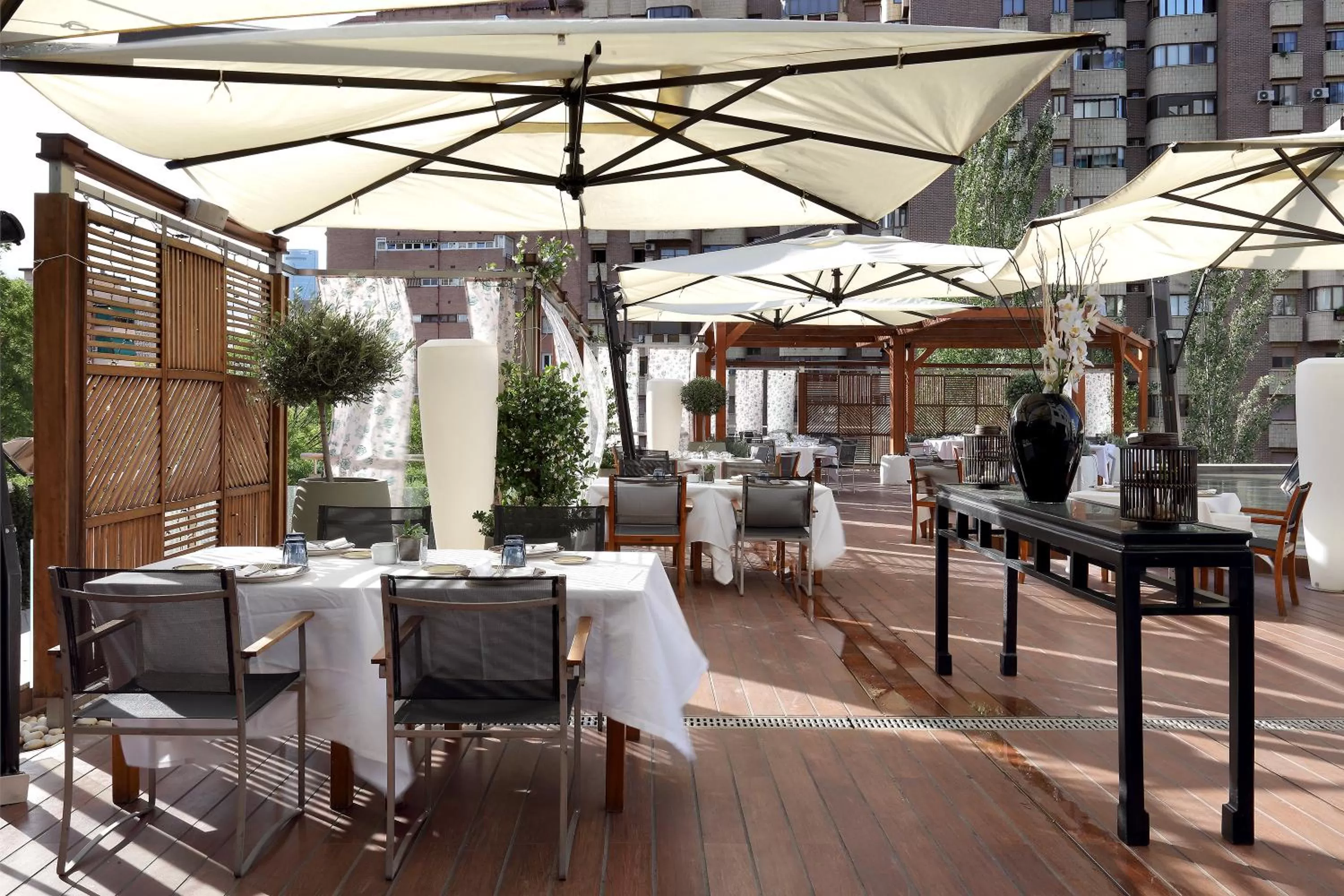 Restaurant/places to eat in Eurostars Suites Mirasierra