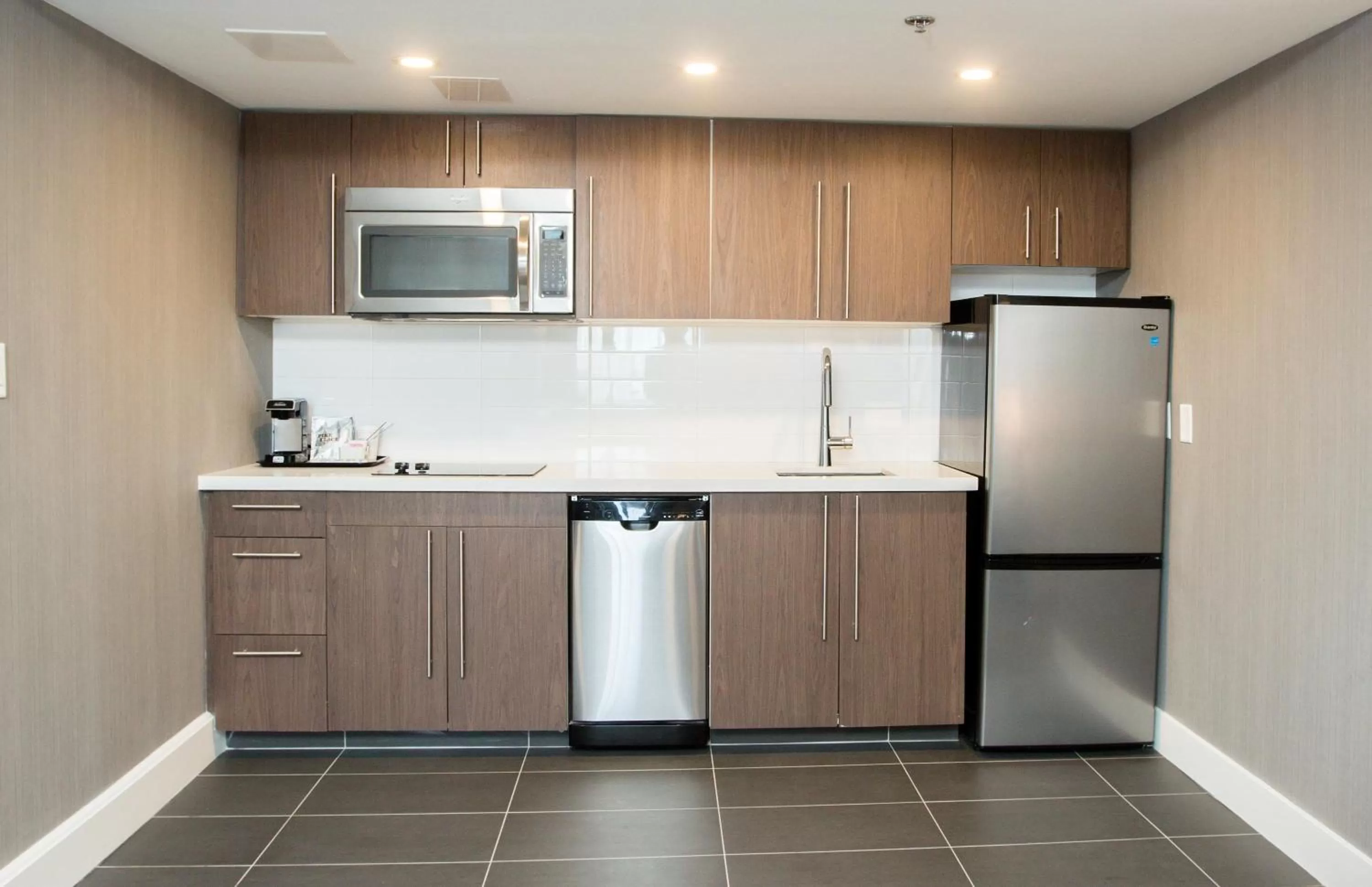 Photo of the whole room in Sandman Signature Lethbridge Lodge