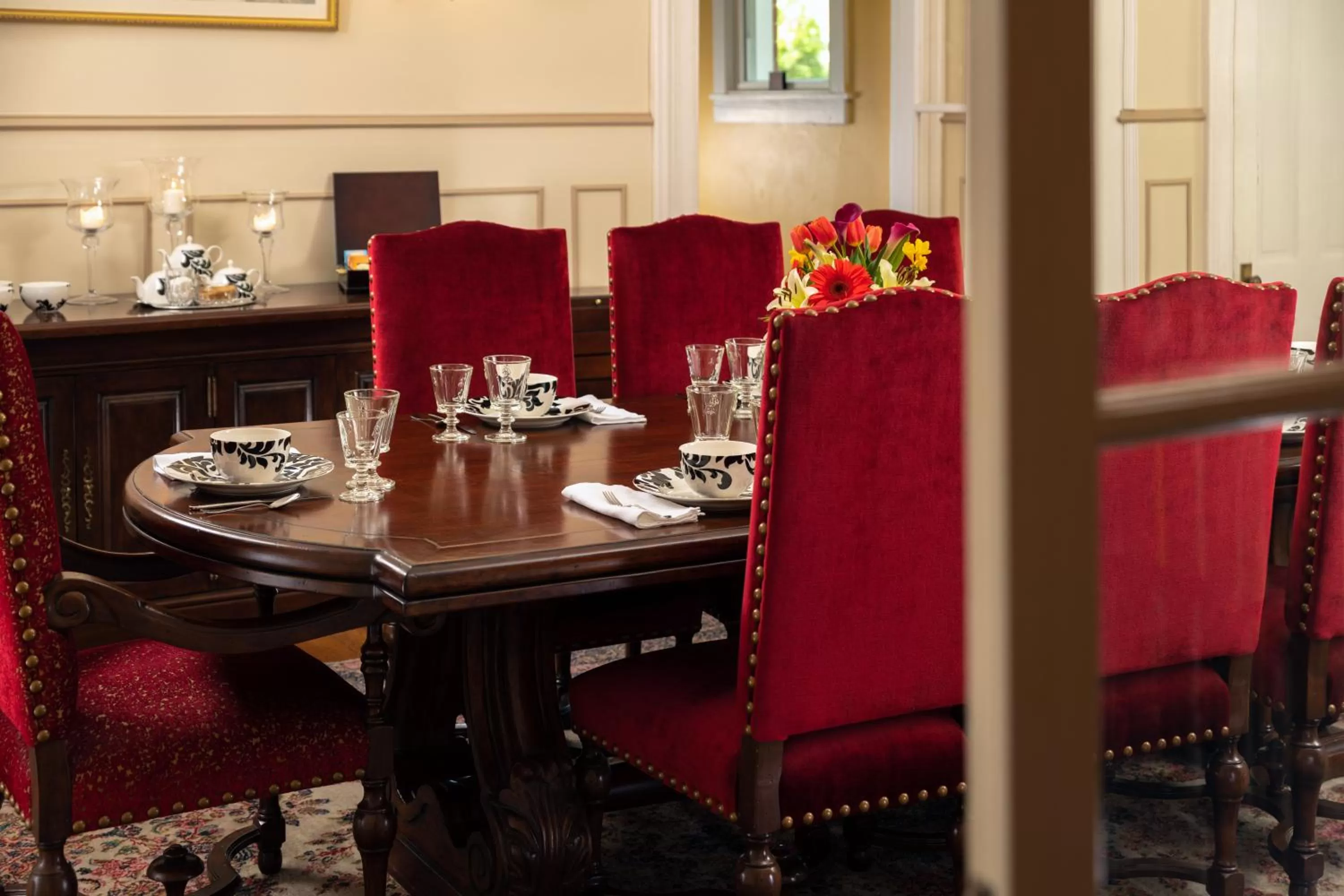Dining area in South Court Inn
