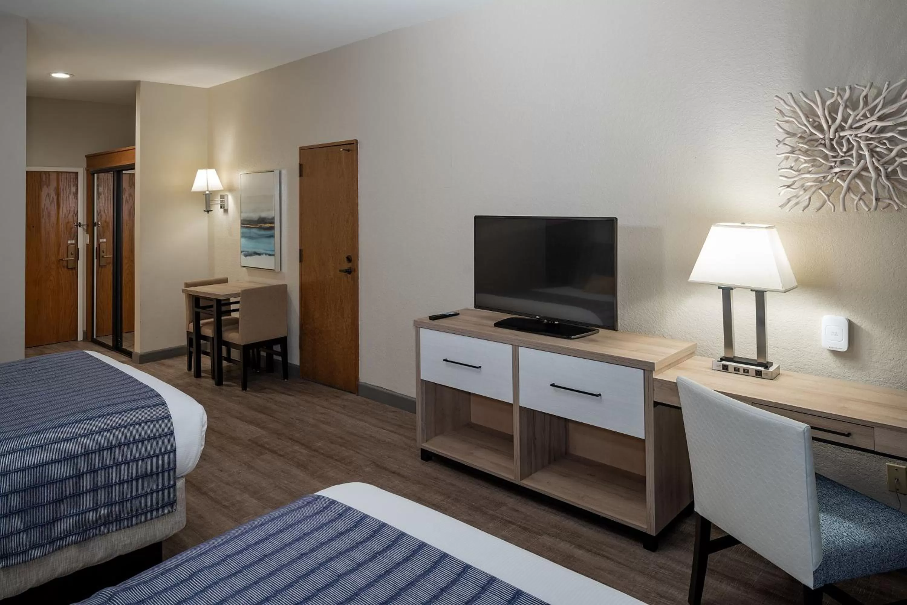 Bedroom, Bed in Bay Club Hotel and Marina