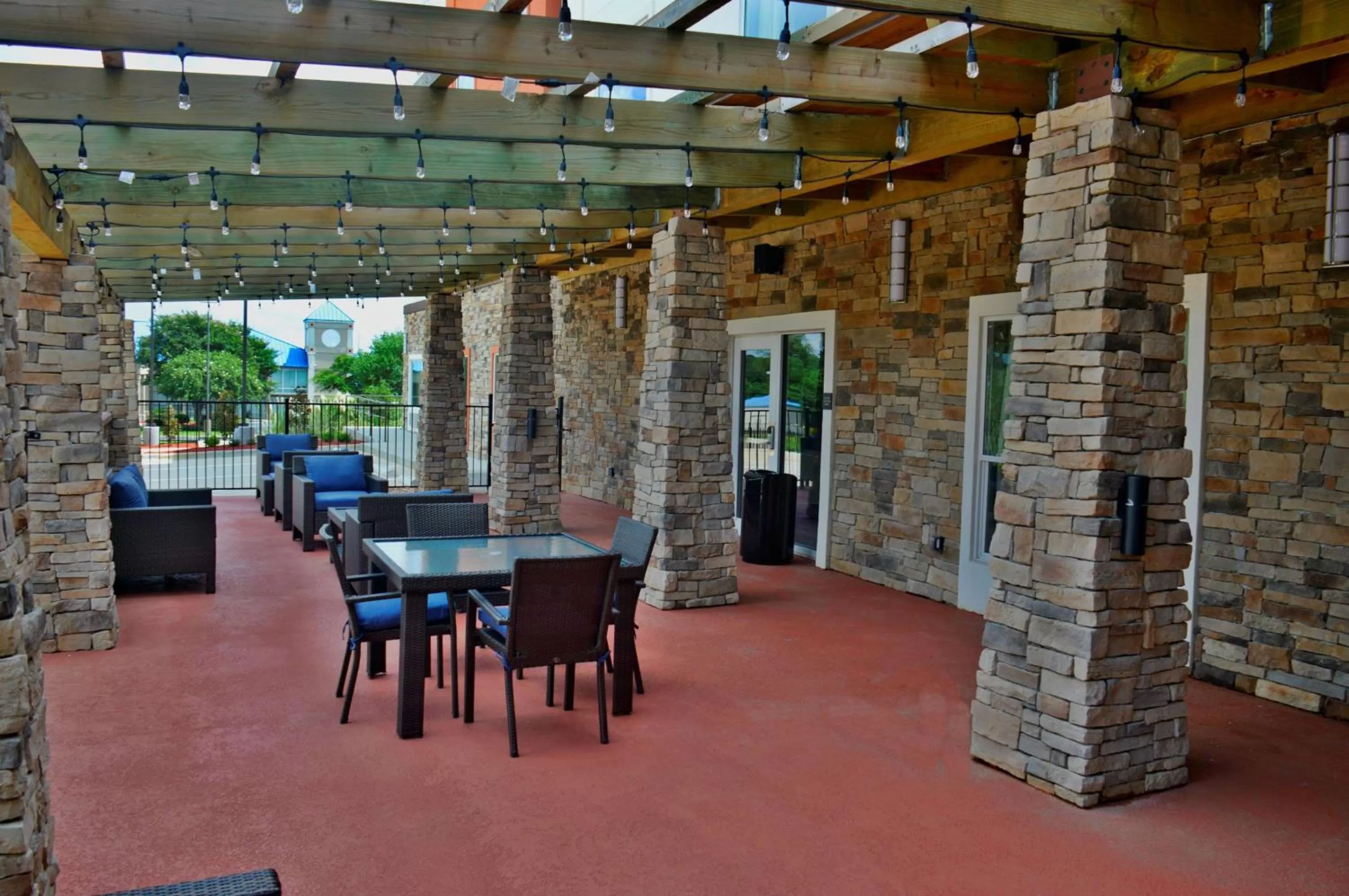 Property building, Restaurant/Places to Eat in Best Western Plus Airport Inn & Suites