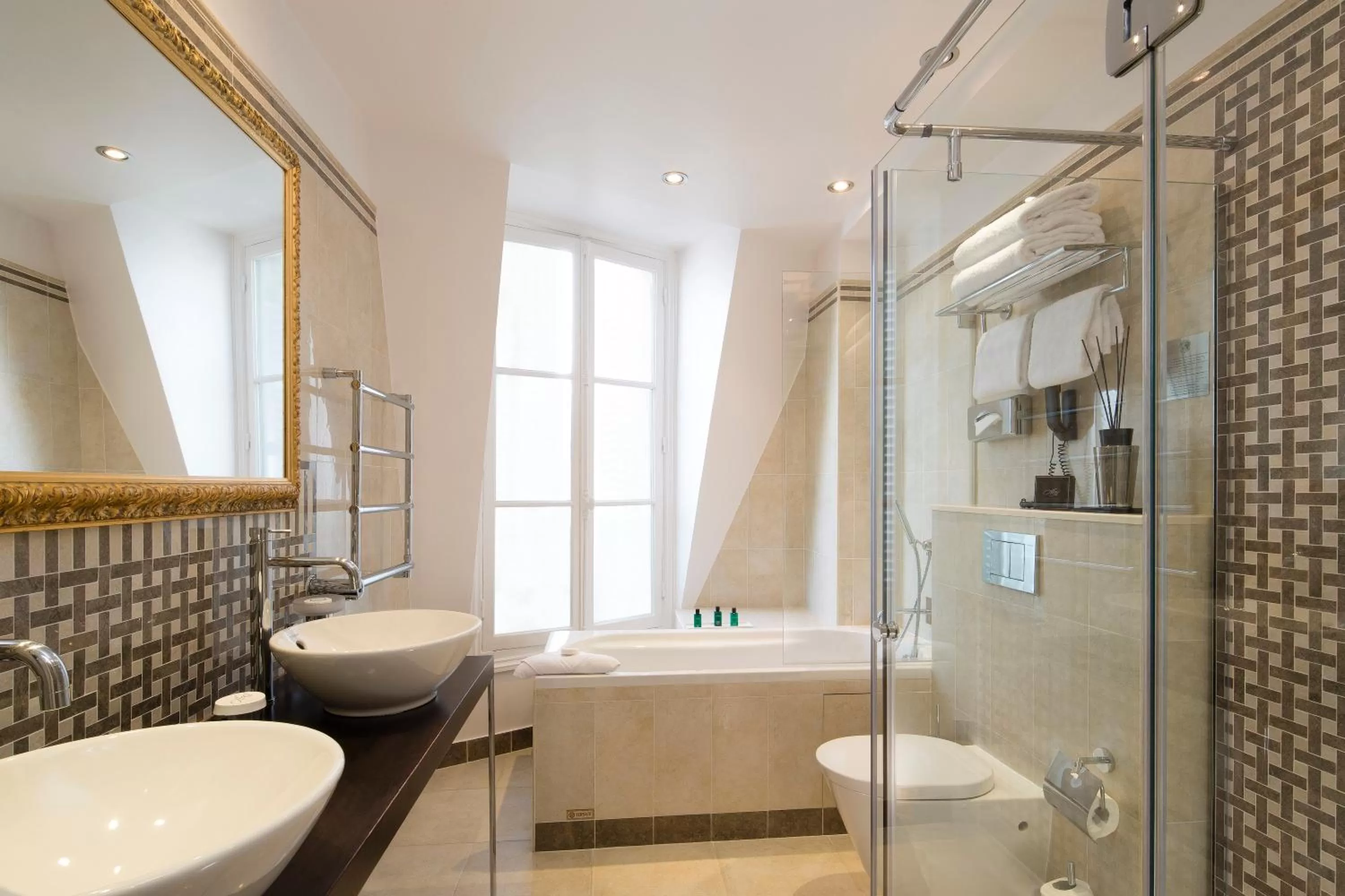 Bathroom in Hotel Ares Eiffel