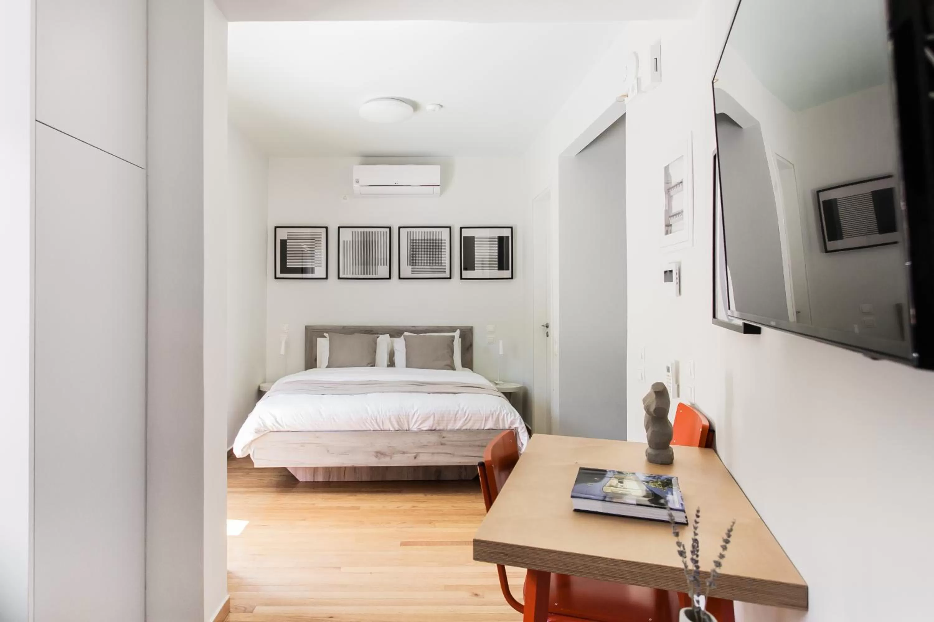 Bedroom, Bed in ZOIA The Hill by UPSTREET