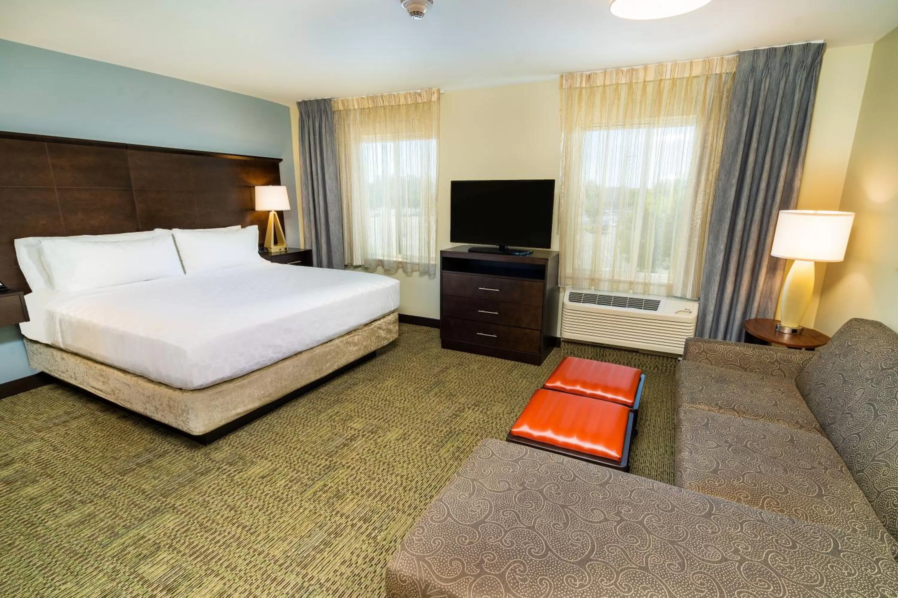 Photo of the whole room, Bed in Staybridge Suites - Newark - Fremont by IHG