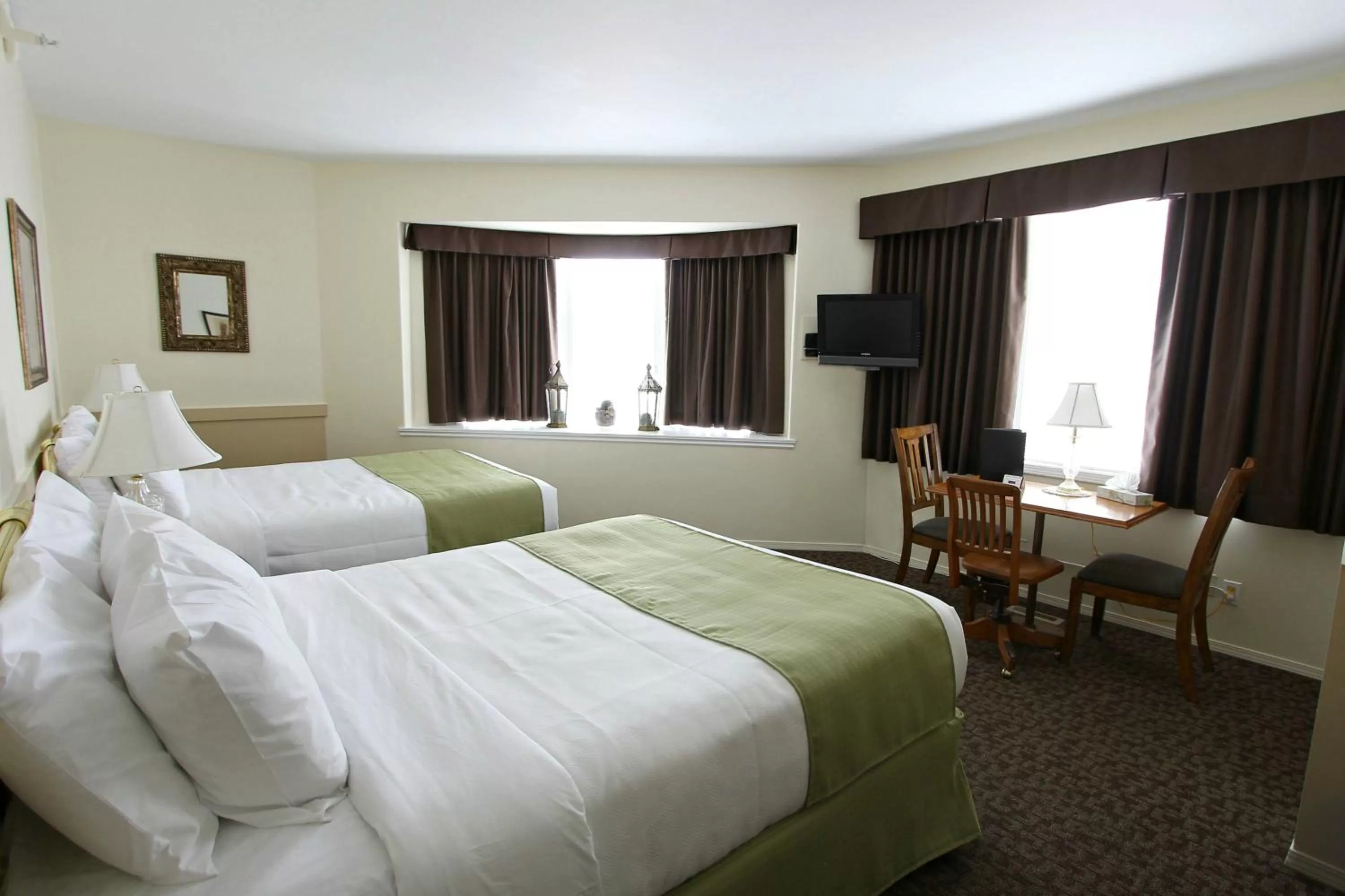 TV and multimedia, Bed in Royal Hotel Chilliwack