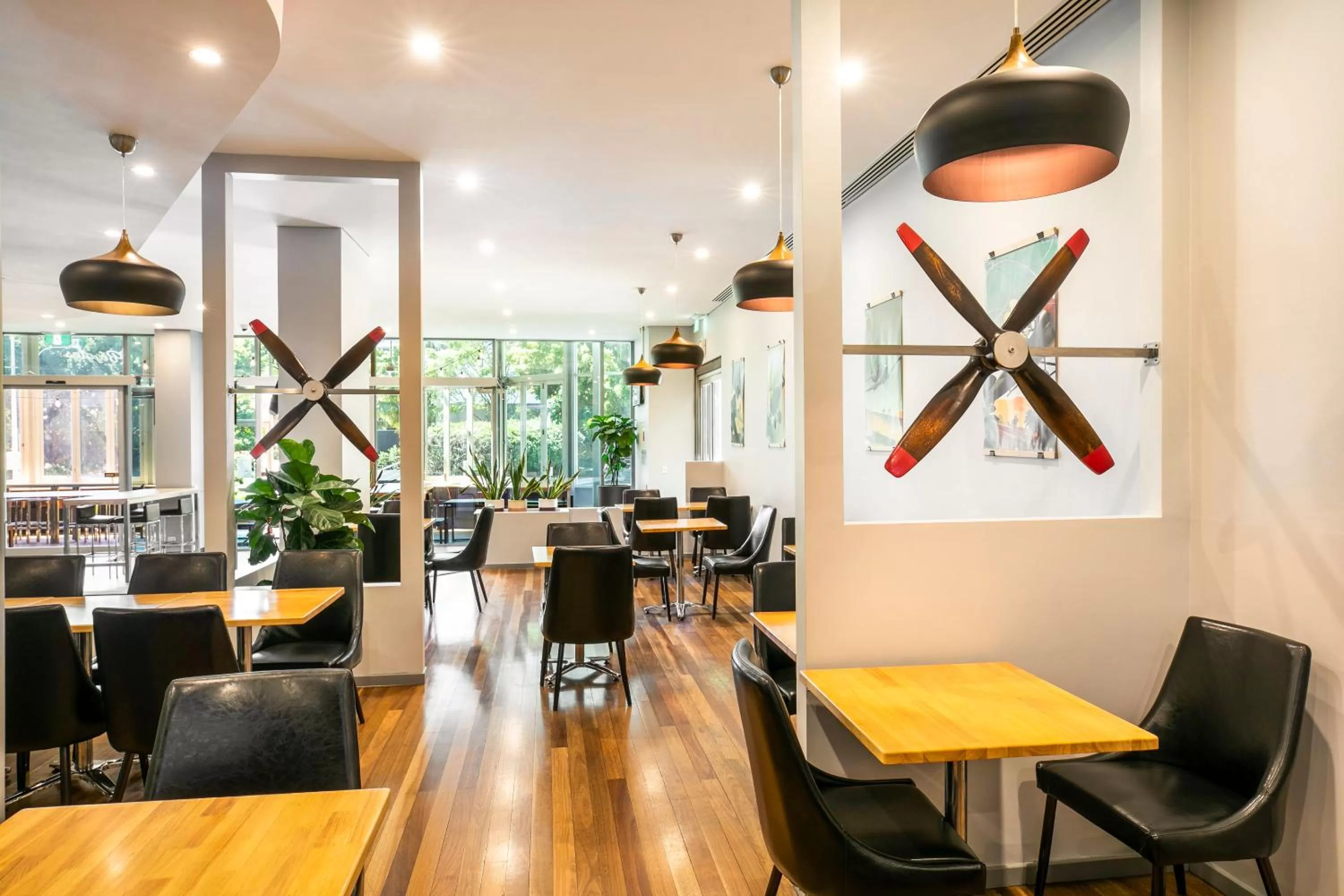 Lounge or bar in Crowne Plaza Sydney Airport by IHG