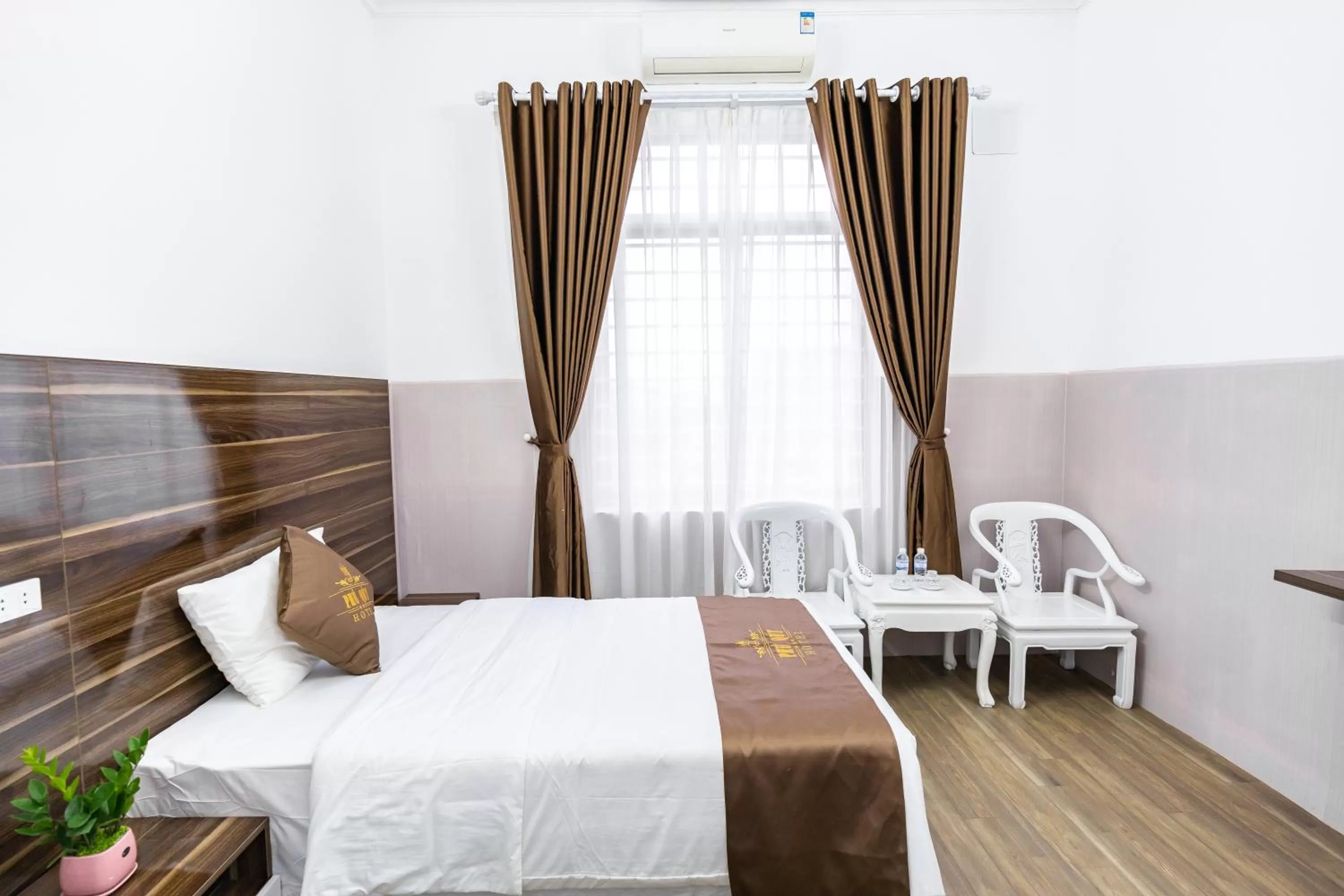 PHÚ QUÝ HOTEL near ĐÔNG KINH MARKET