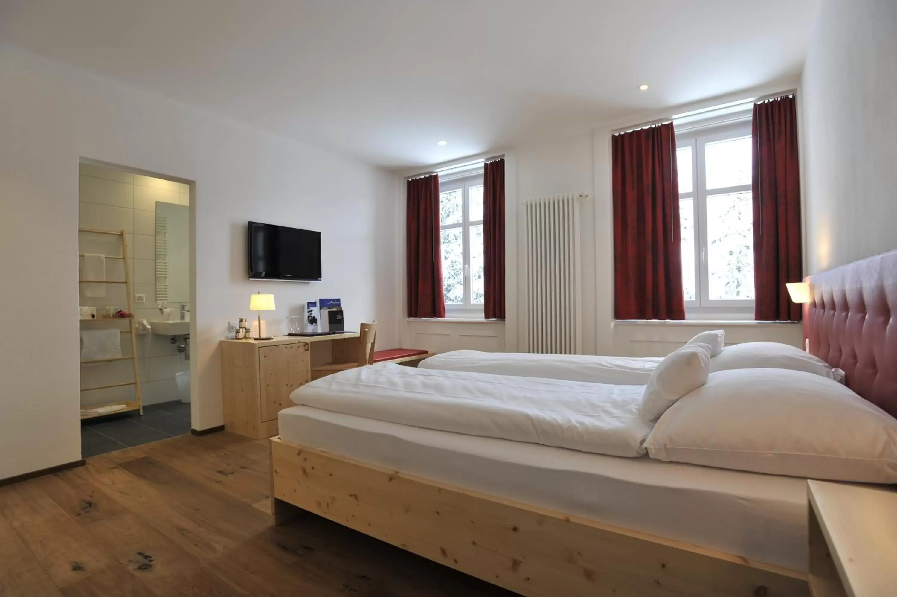 Standard Double Room Forest Side in Blatter's Arosa Hotel & Bella Vista SPA Standard Double Room Forest Side in Blatter's Arosa Hotel & Bella Vista SPA