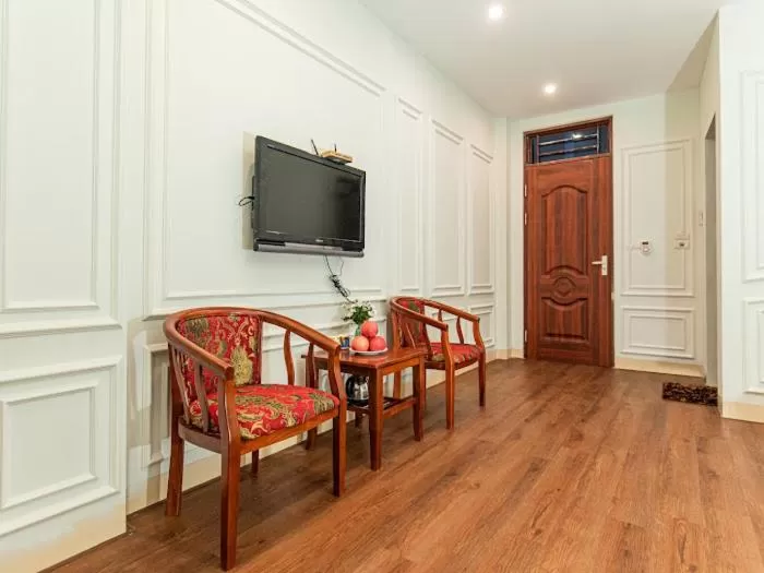 Seating area in Madelise Max Hotel