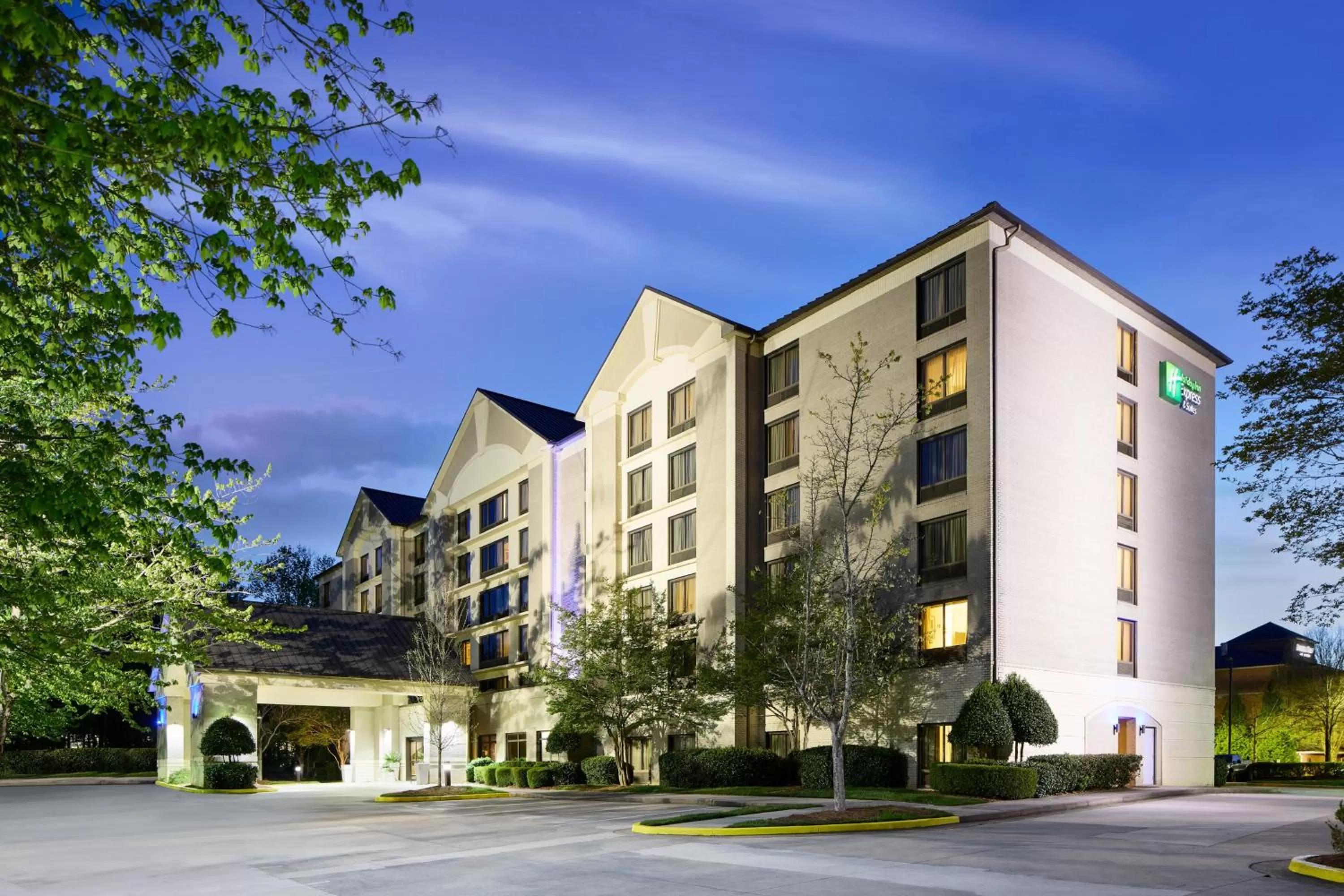 Property building in Holiday Inn Express & Suites Alpharetta by IHG
