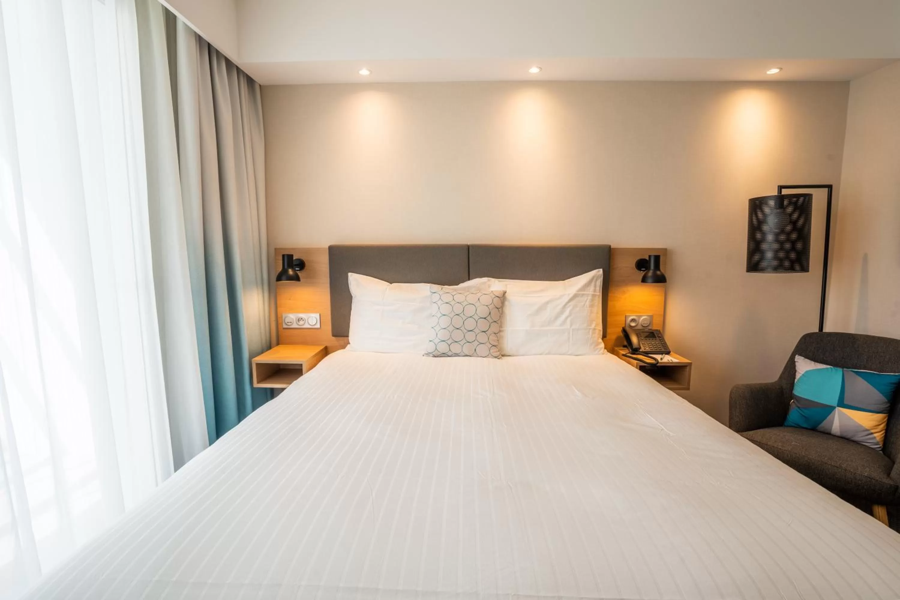 Bed in Holiday Inn - Bordeaux-Merignac by IHG