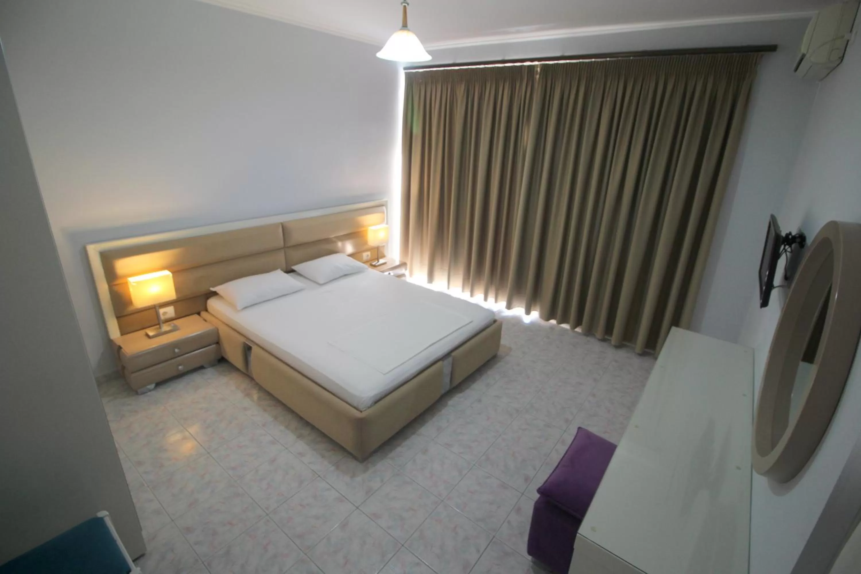 Bed in Murati Suites Sarandë