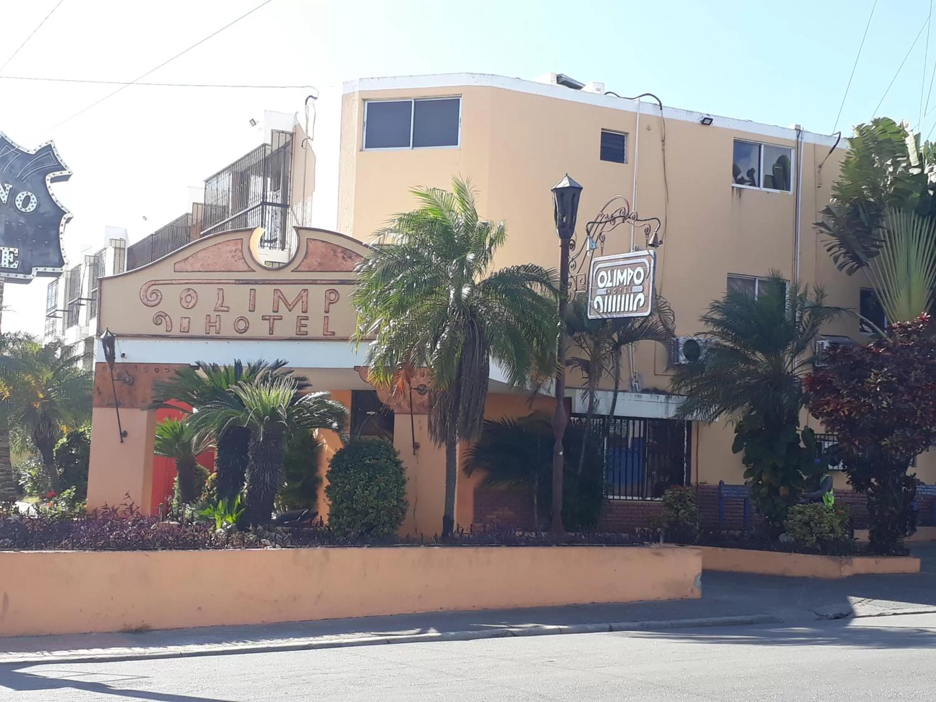 Property Building in Hotel Olimpo