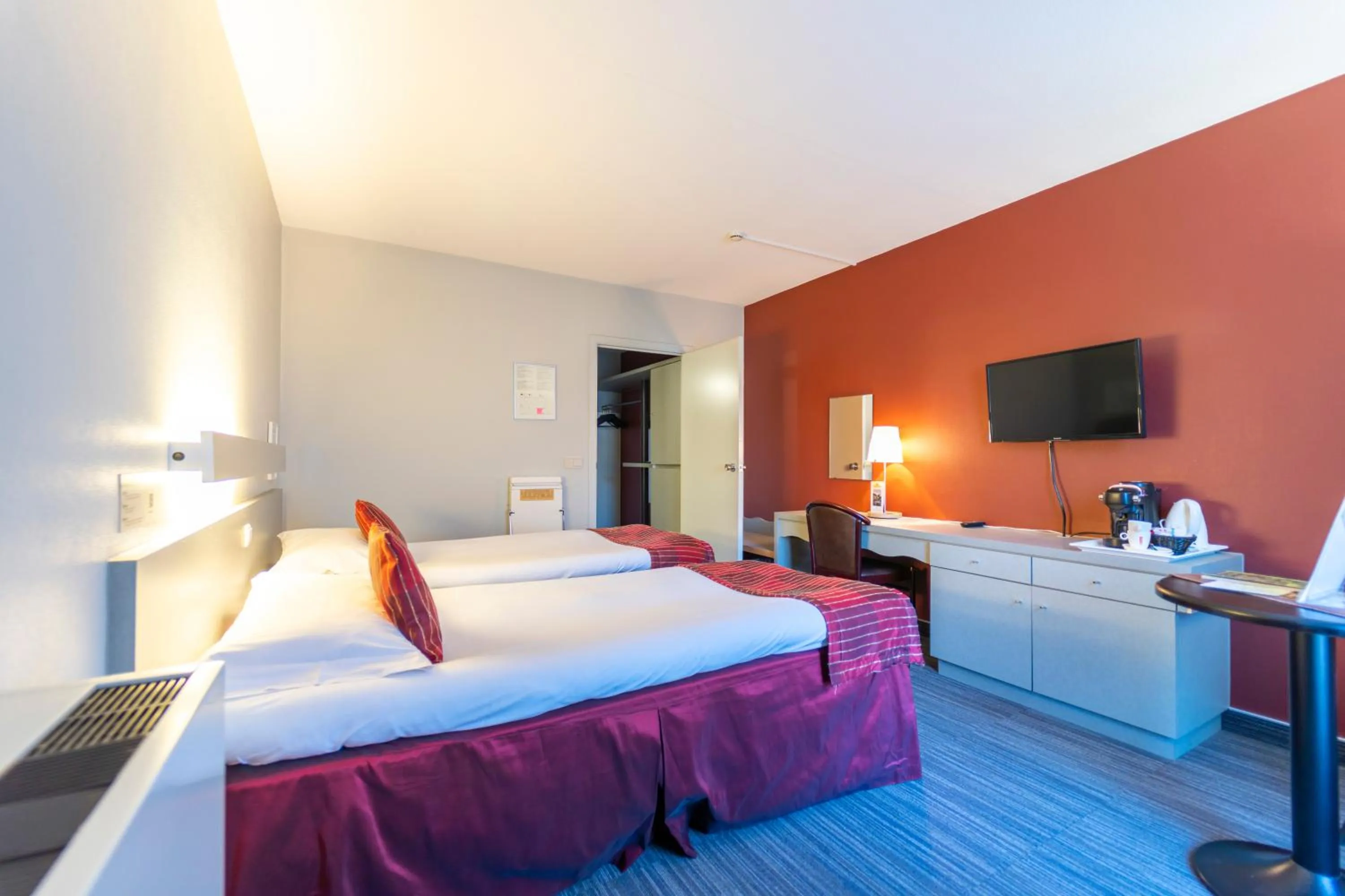 Photo of the whole room, Bed in Hotel Ambiotel