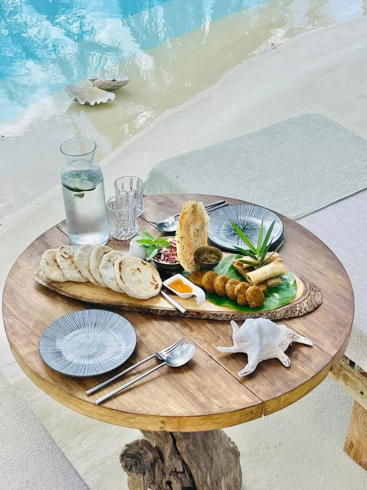 Food and drinks in The Beach House Ocam Ocam