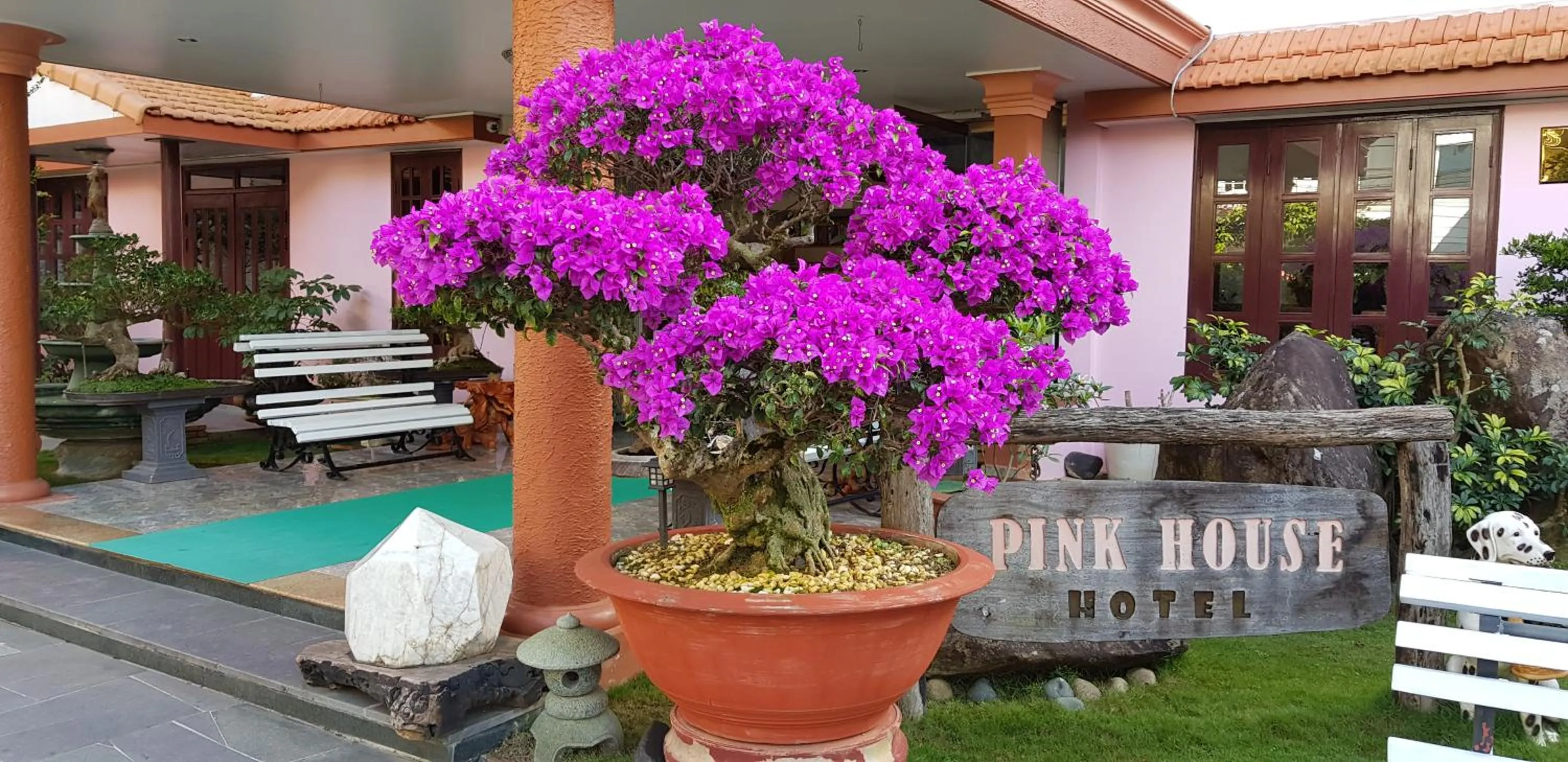 Property logo or sign in Villa Pink House