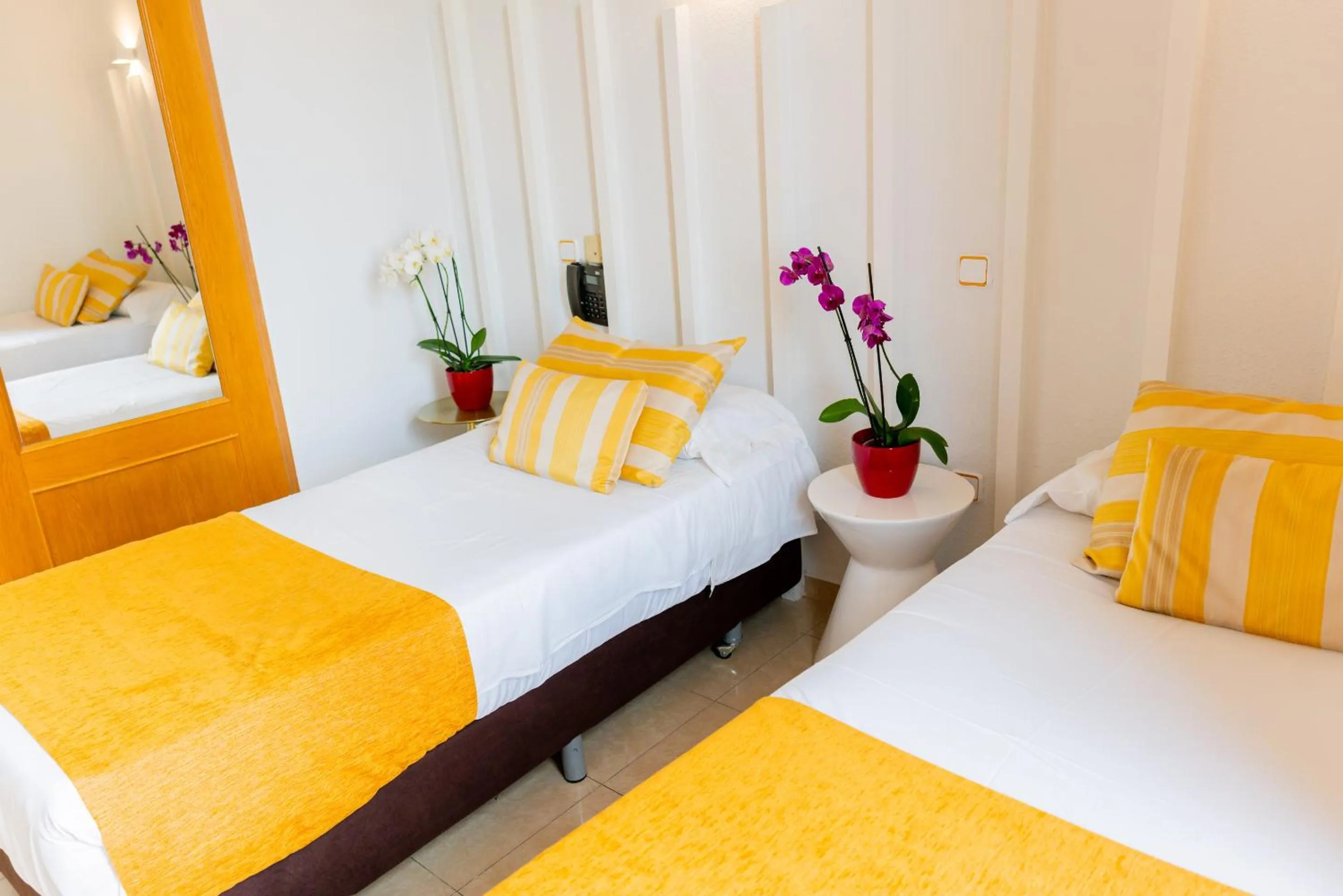 Bedroom, Bed in Hostal Josefina-Gran Vía