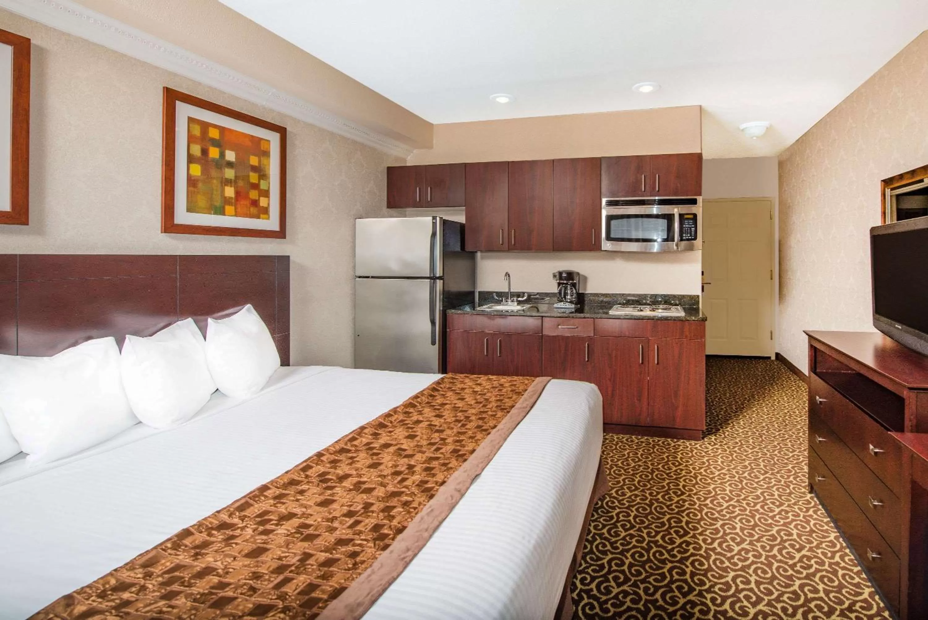 Kitchen or kitchenette, Bed in Hawthorn Extended Stay by Wyndham El Paso