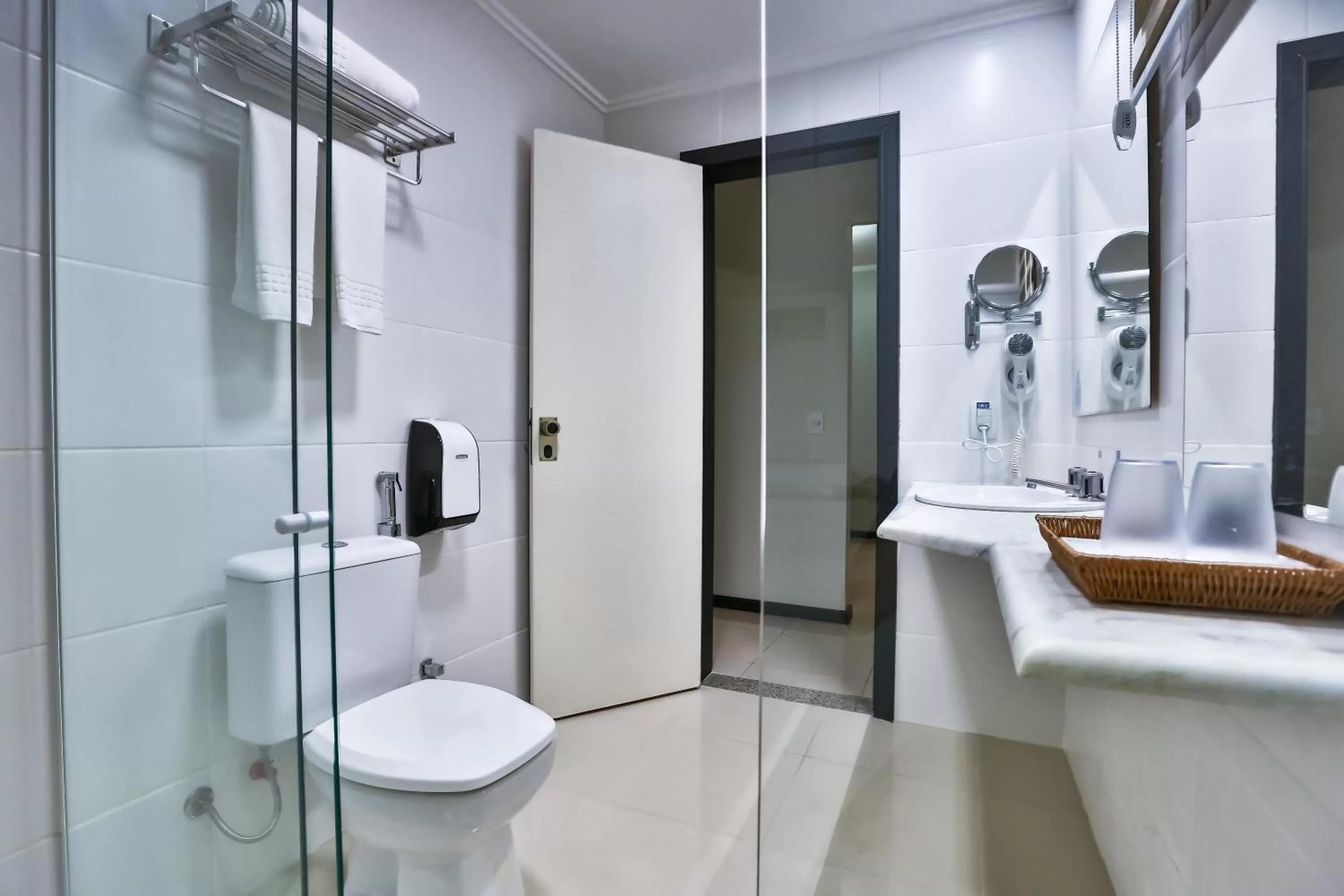 Bathroom in Wyndham Golden Foz Suítes