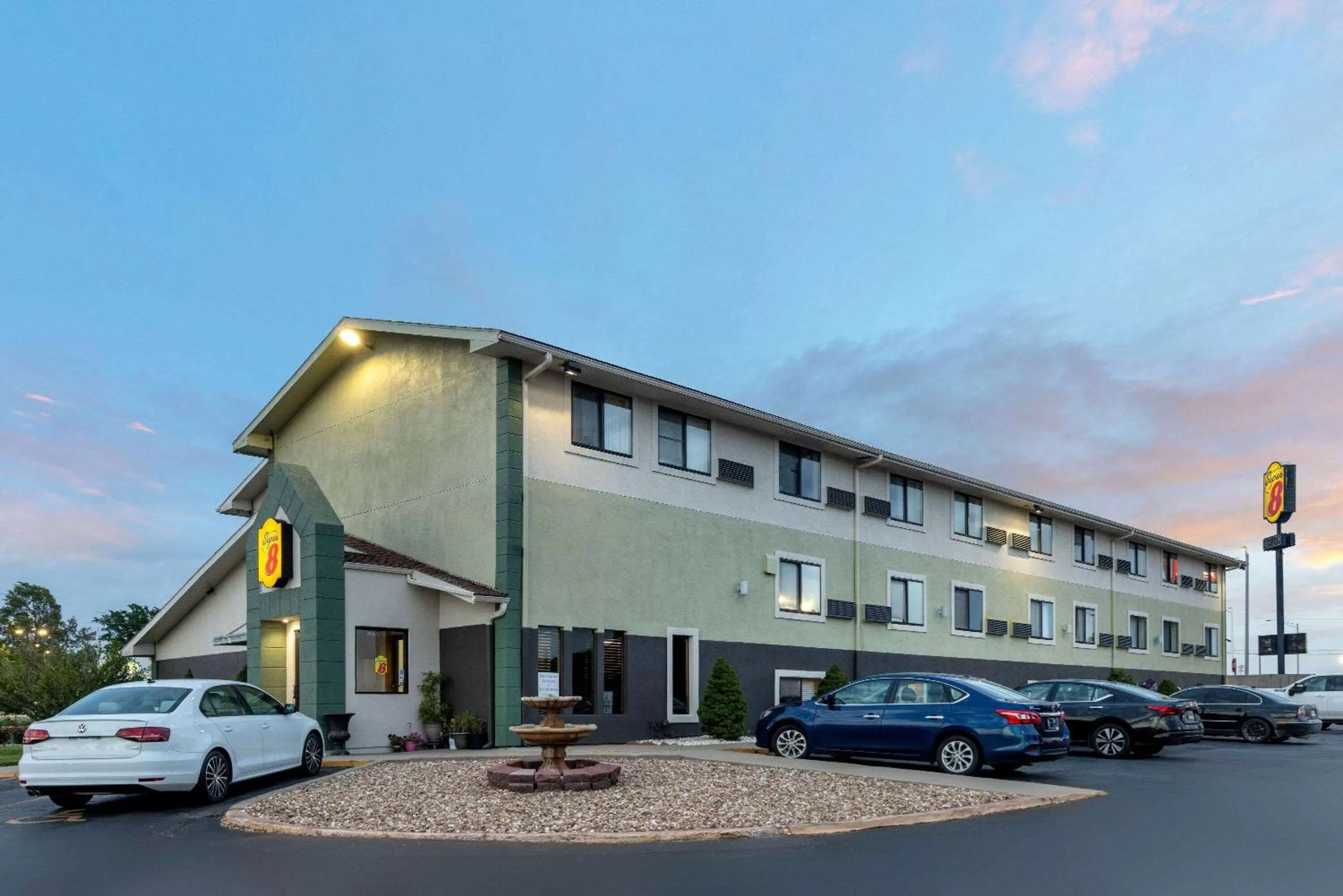 Property building in Super 8 by Wyndham Kansas City at Barry Road/Airport