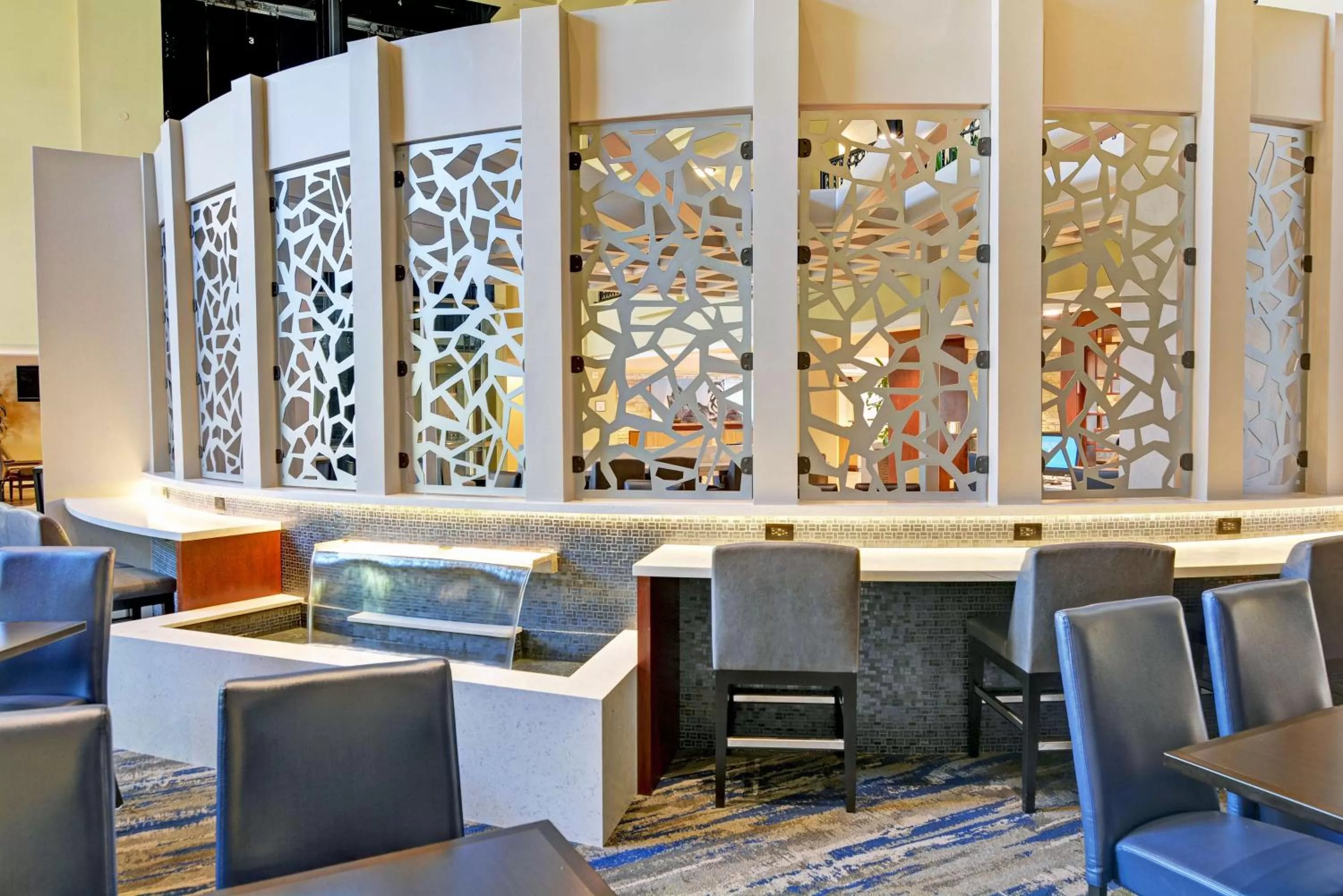 Restaurant/places to eat in Embassy Suites Valencia