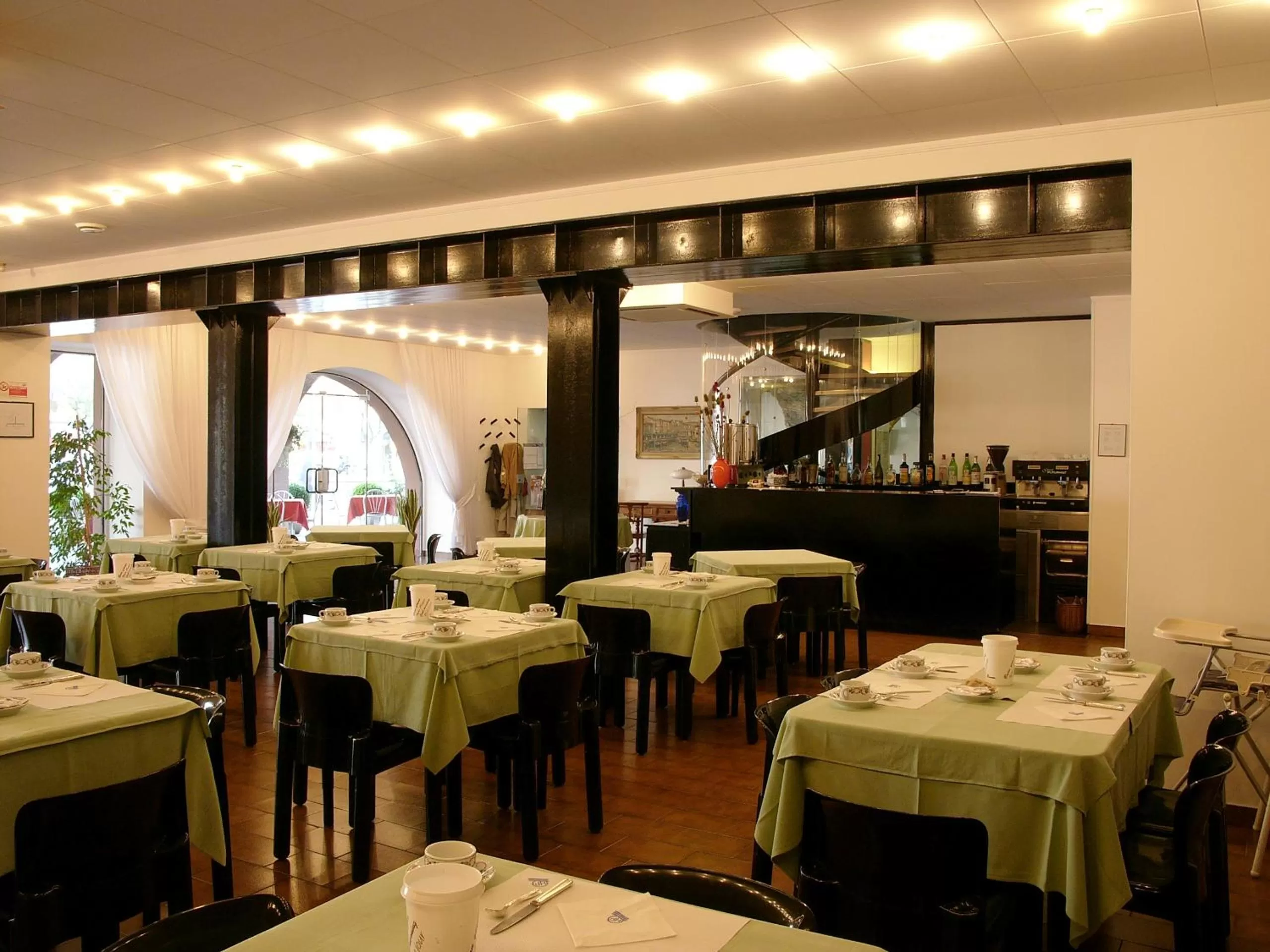 Restaurant/places to eat in Hotel Piroscafo