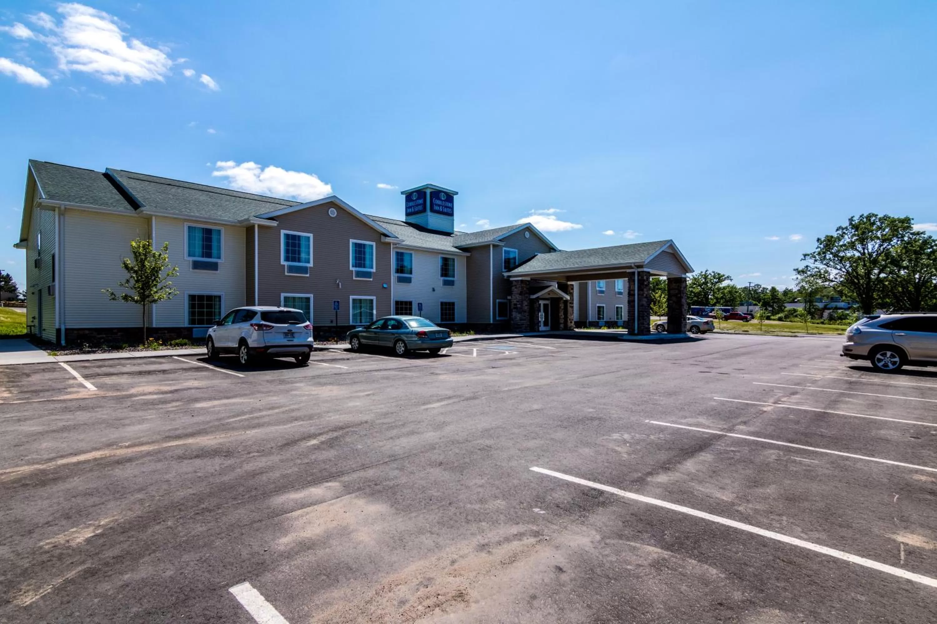 Property building in Cobblestone Inn & Suites - Barron
