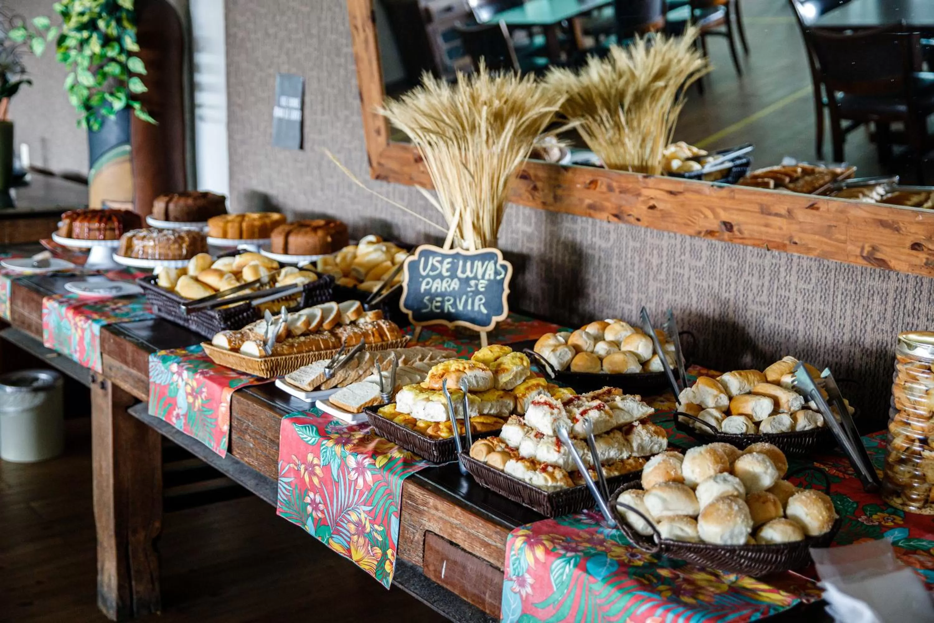 Buffet breakfast, Food in Villa Hípica Resort