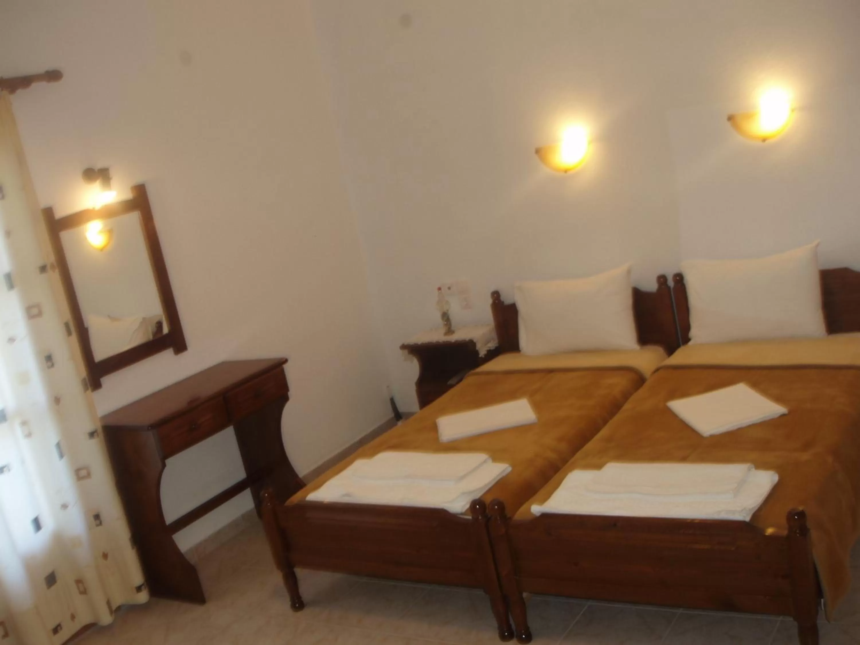 Photo of the whole room in skiathos studios HL