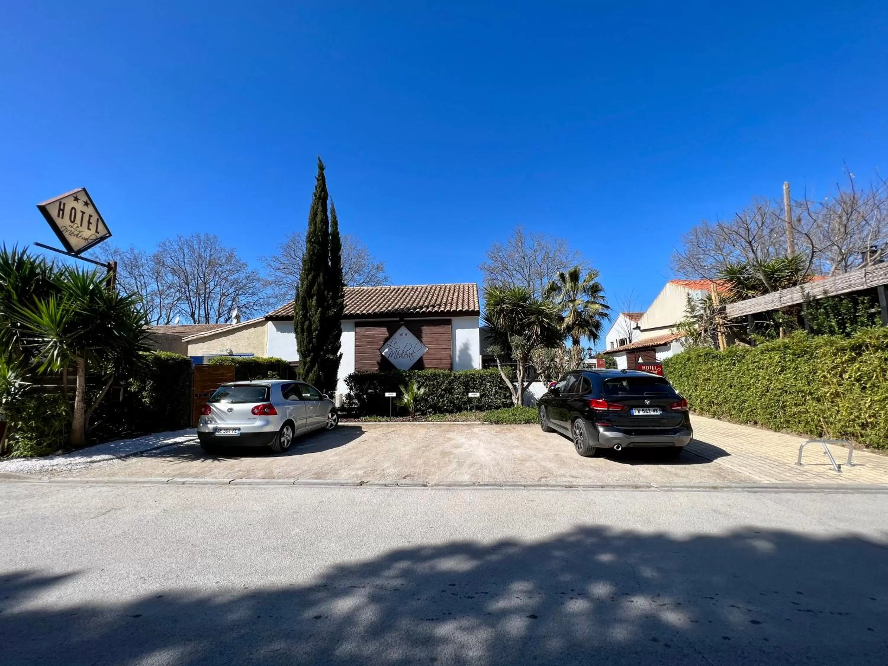 Parking in Hôtel Le Médiéval - Parking inclus & accueil vélo