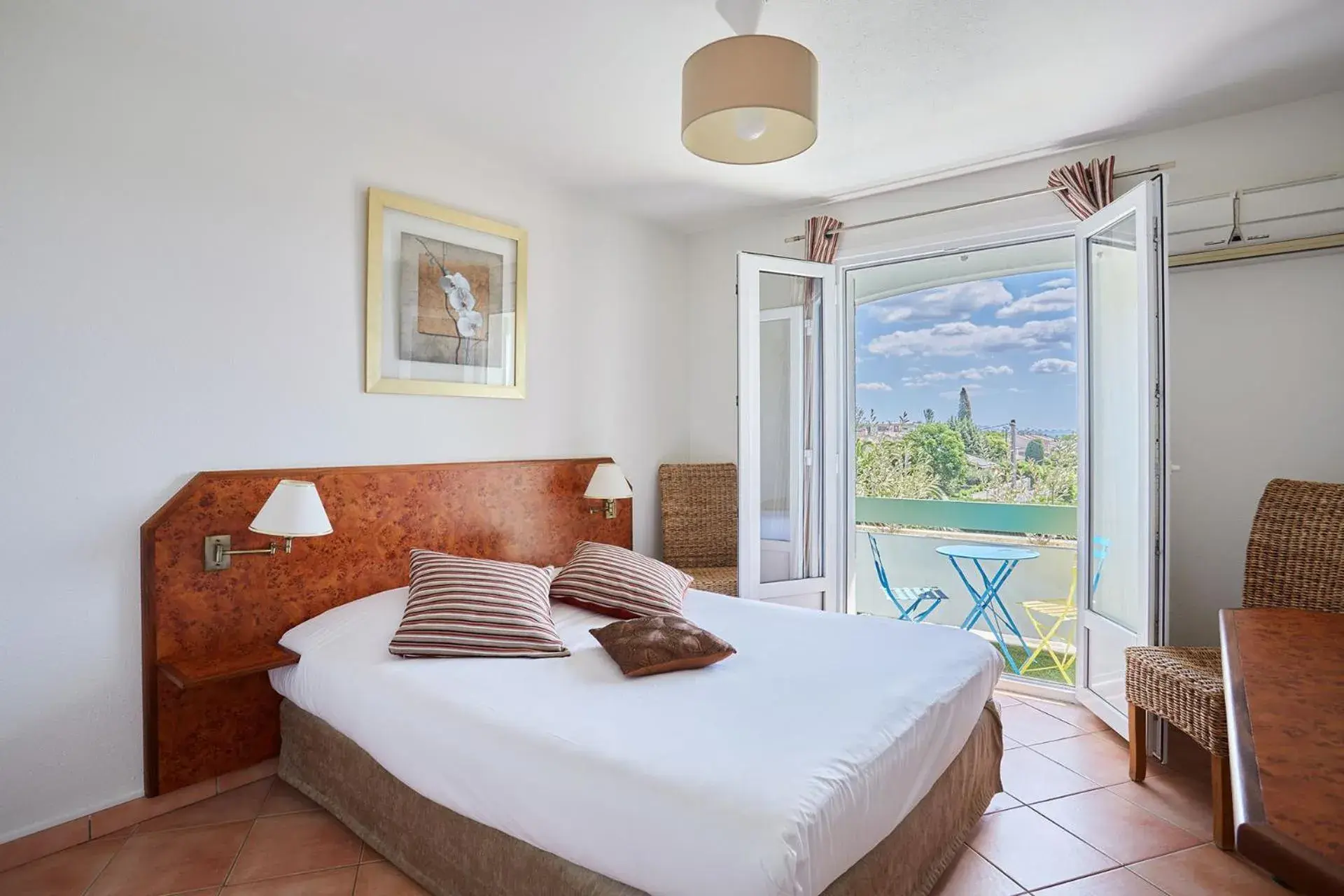 Family Junior Suite - single occupancy in Logis Hôtel Le Rodin Family Junior Suite - single occupancy in Logis Hôtel Le Rodin