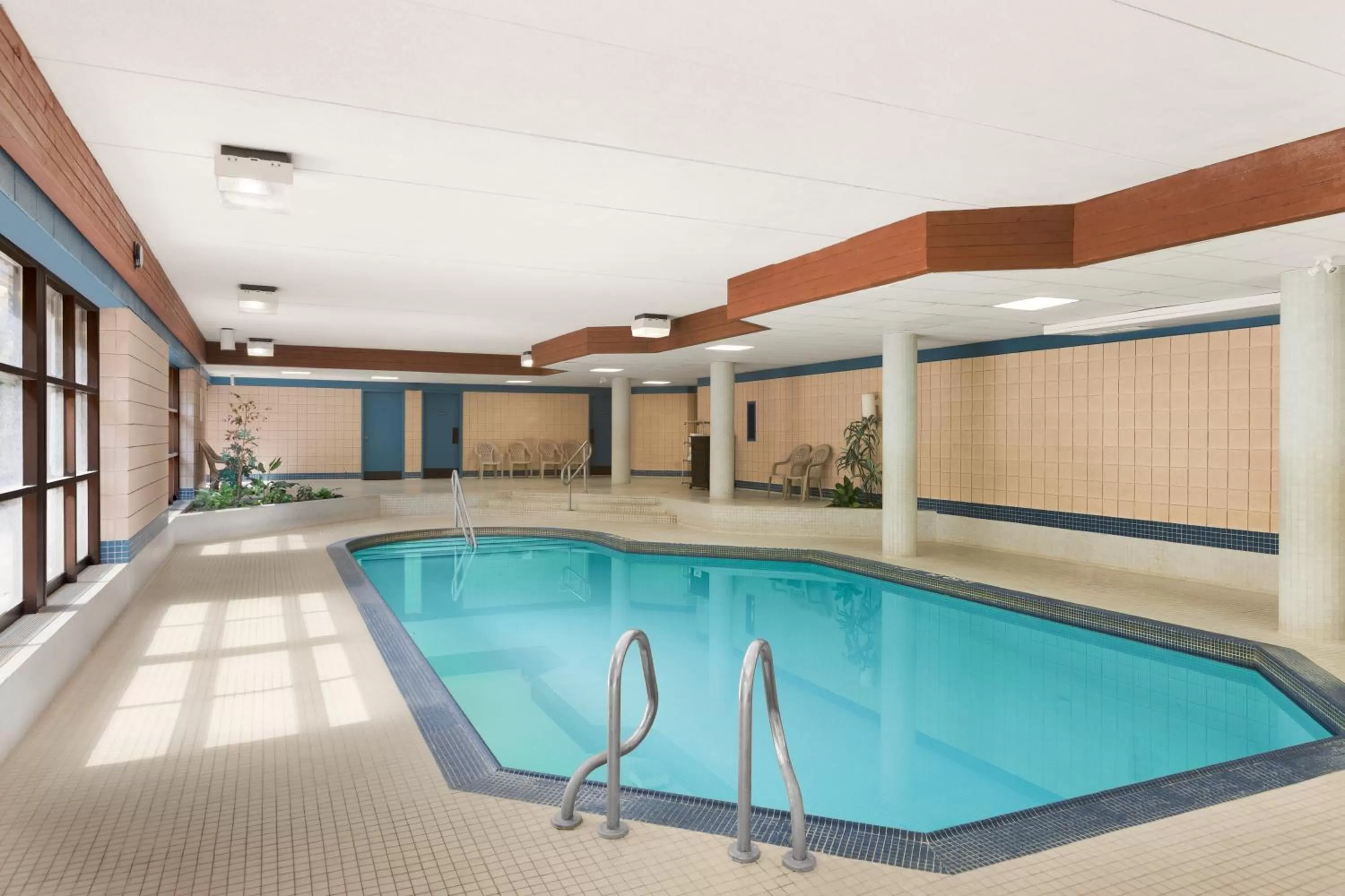 Swimming pool in Travelodge by Wyndham Barrie