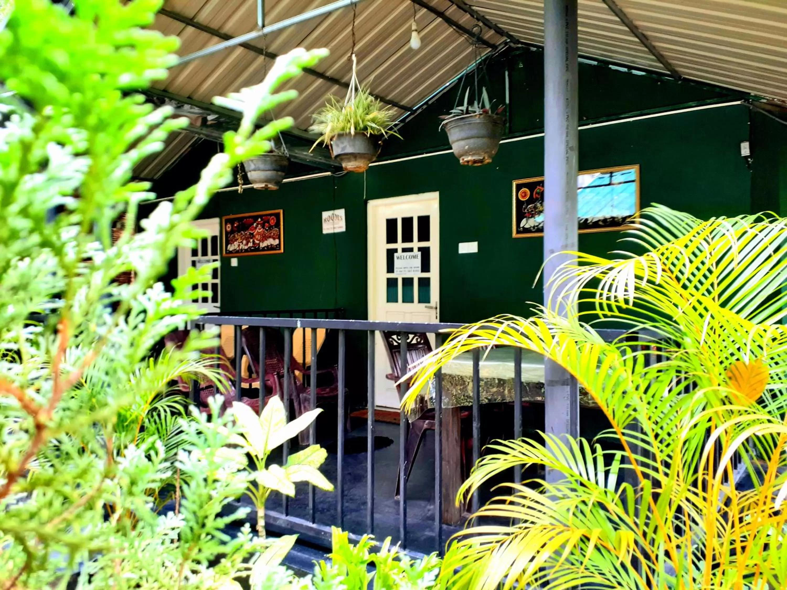 Property Building in Green Lantern Inn