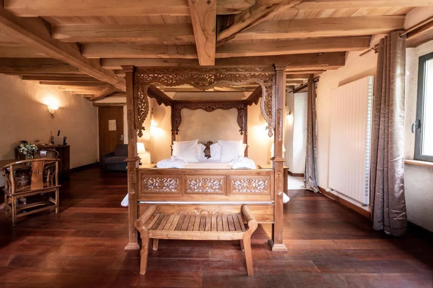 Bedroom, Bed in Manoir des Indes, The Originals Relais
