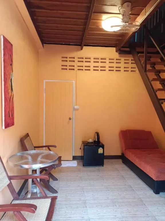 Photo of the whole room, Seating Area in MANDARIN LODGE by victor