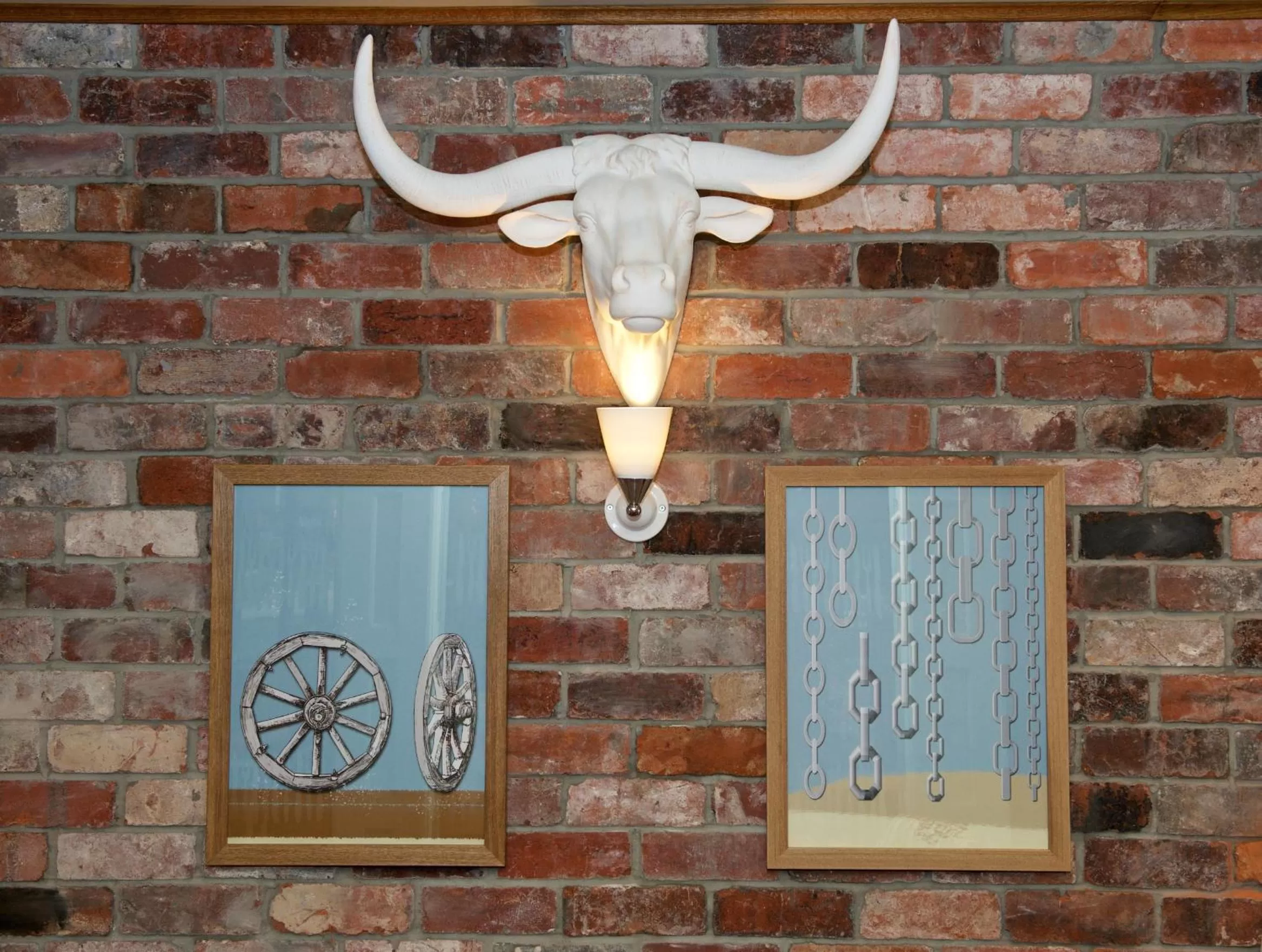 Logo/Certificate/Sign in Chain Runner, Livingston by Marston's Inns