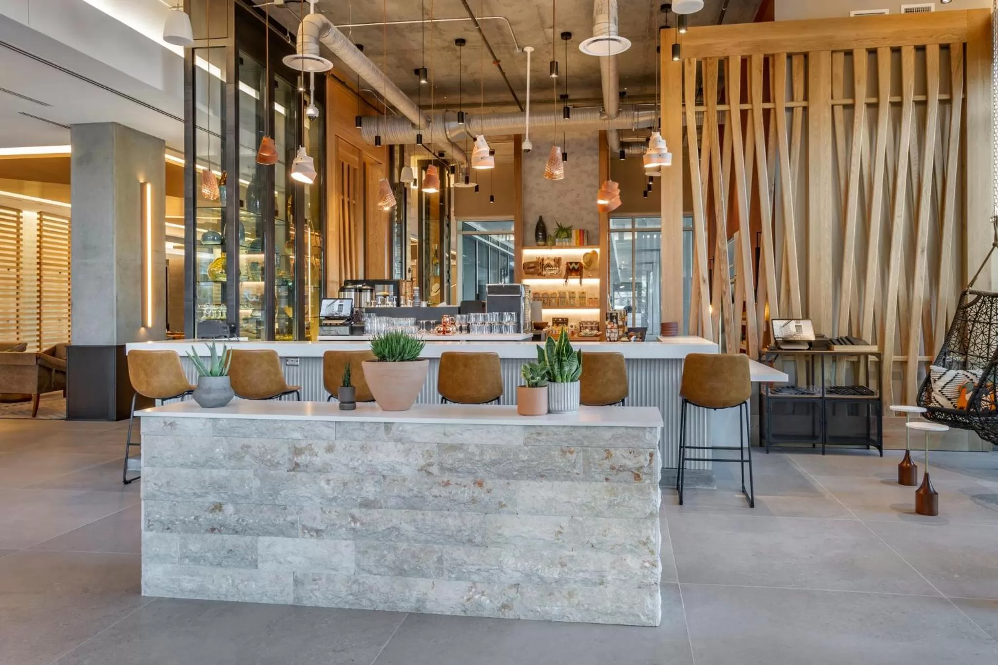 Lounge or bar in Omni Tempe Hotel at ASU