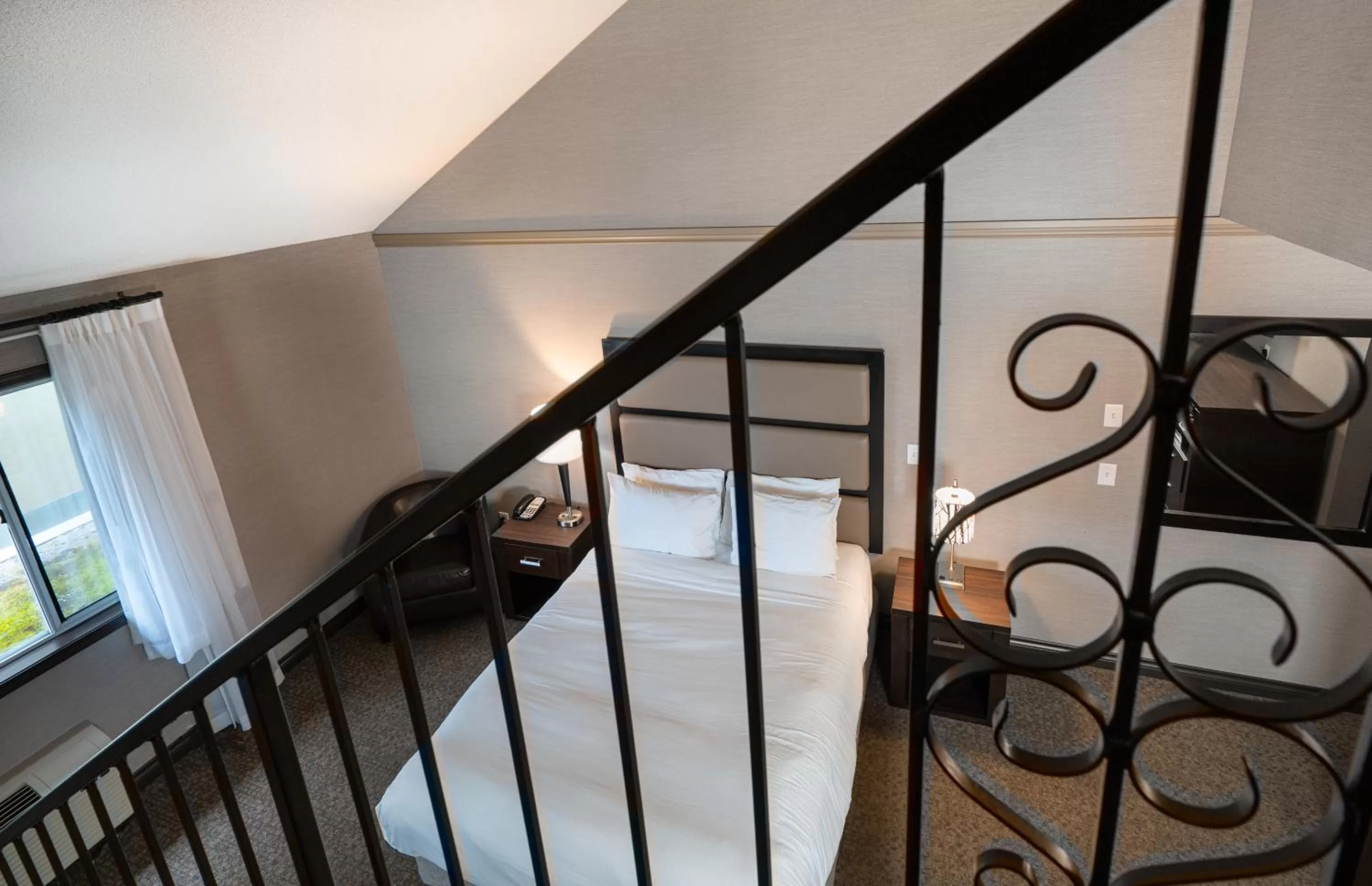 Bedroom, Bed in Prestige Vernon Hotel