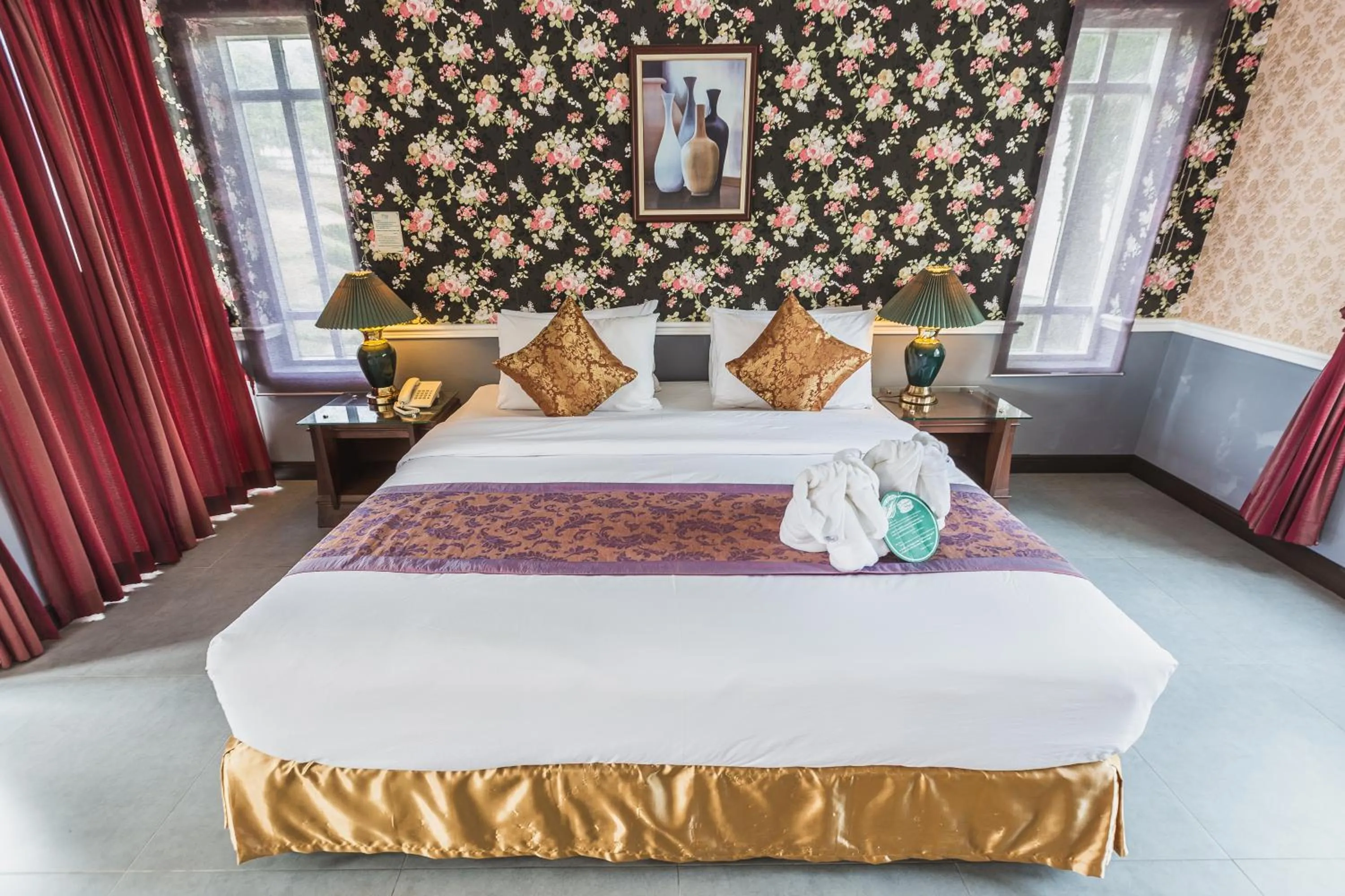 Decorative detail, Bed in Brookside Valley Resort